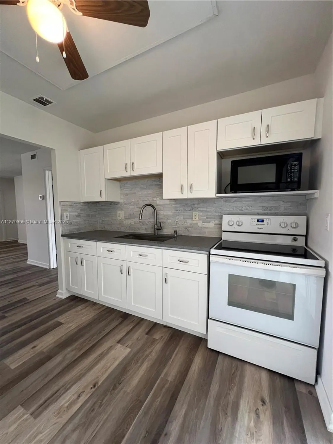 Property Slideshow image 7 of 24 | 7300 nw 4th pl 205, Margate, FL, 33063