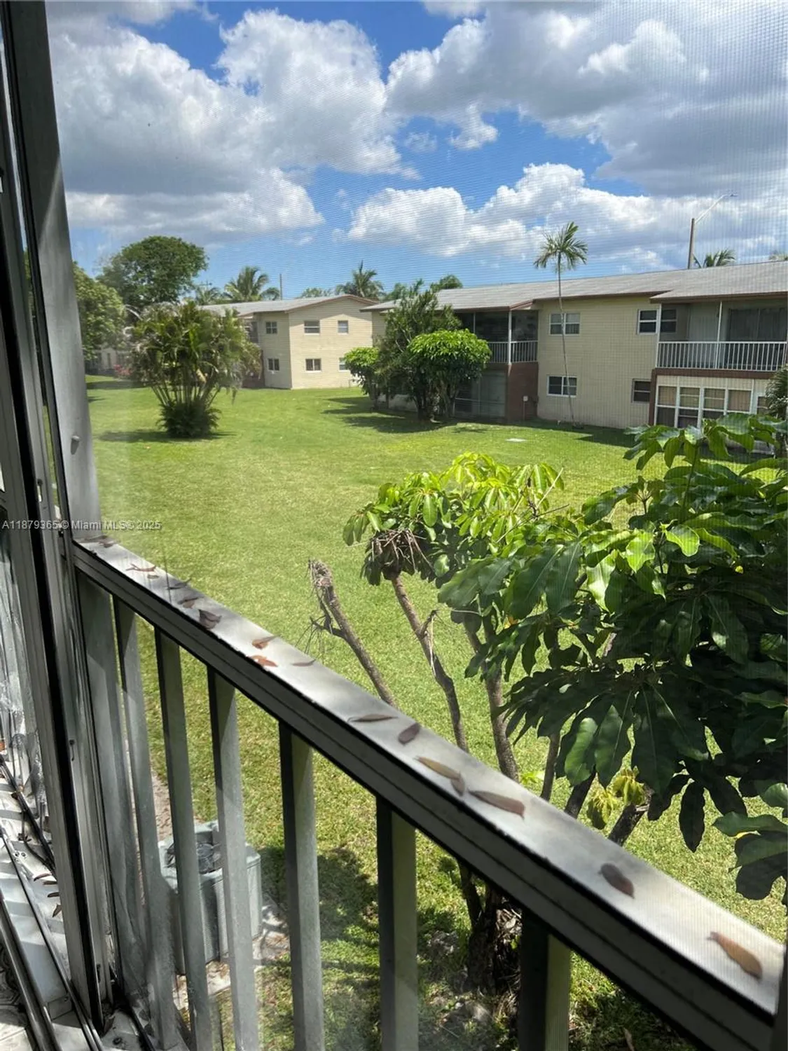 Property Slideshow image 18 of 24 | 7300 nw 4th pl 205, Margate, FL, 33063