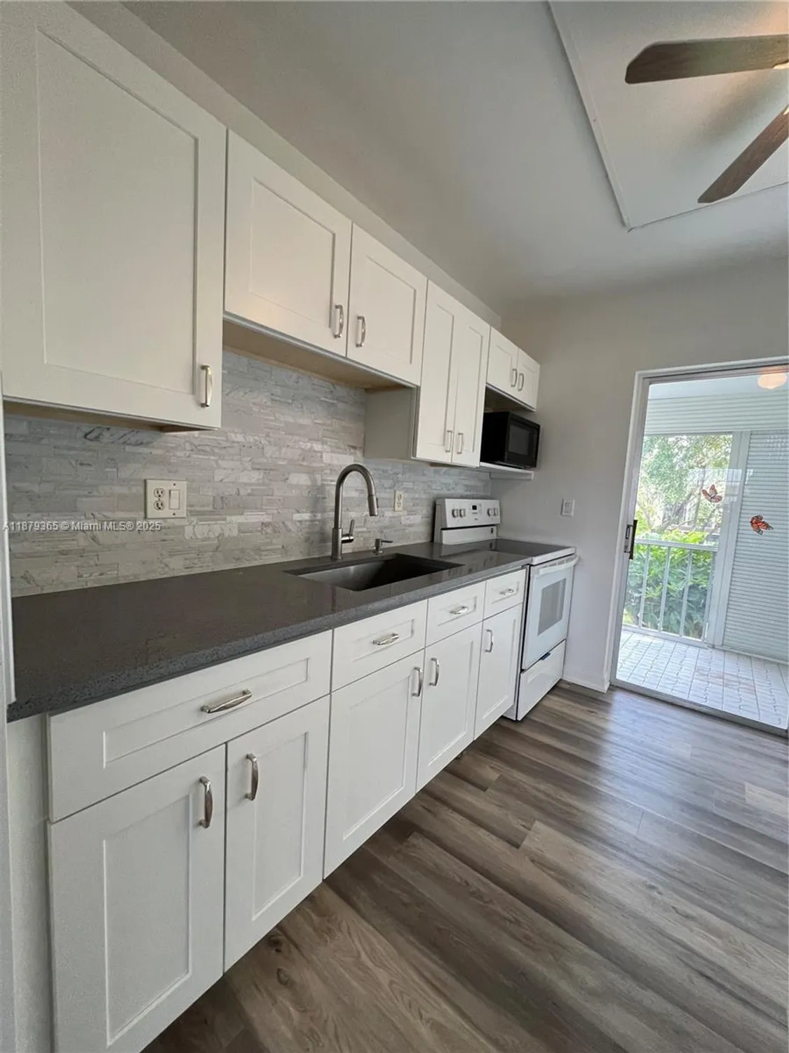 Property Slideshow image 5 of 24 | 7300 nw 4th pl 205, Margate, FL, 33063