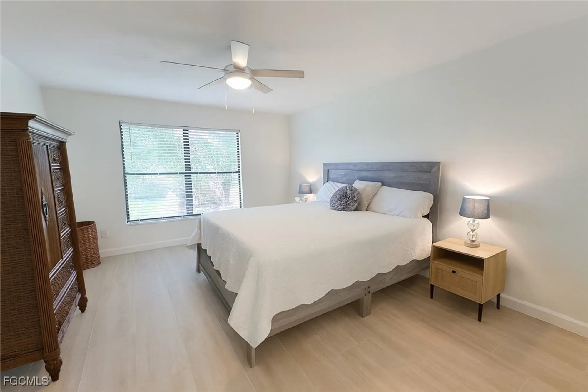 Property Slideshow image 10 of 23 | 11971 caravel cir, Fort Myers, FL, 33908