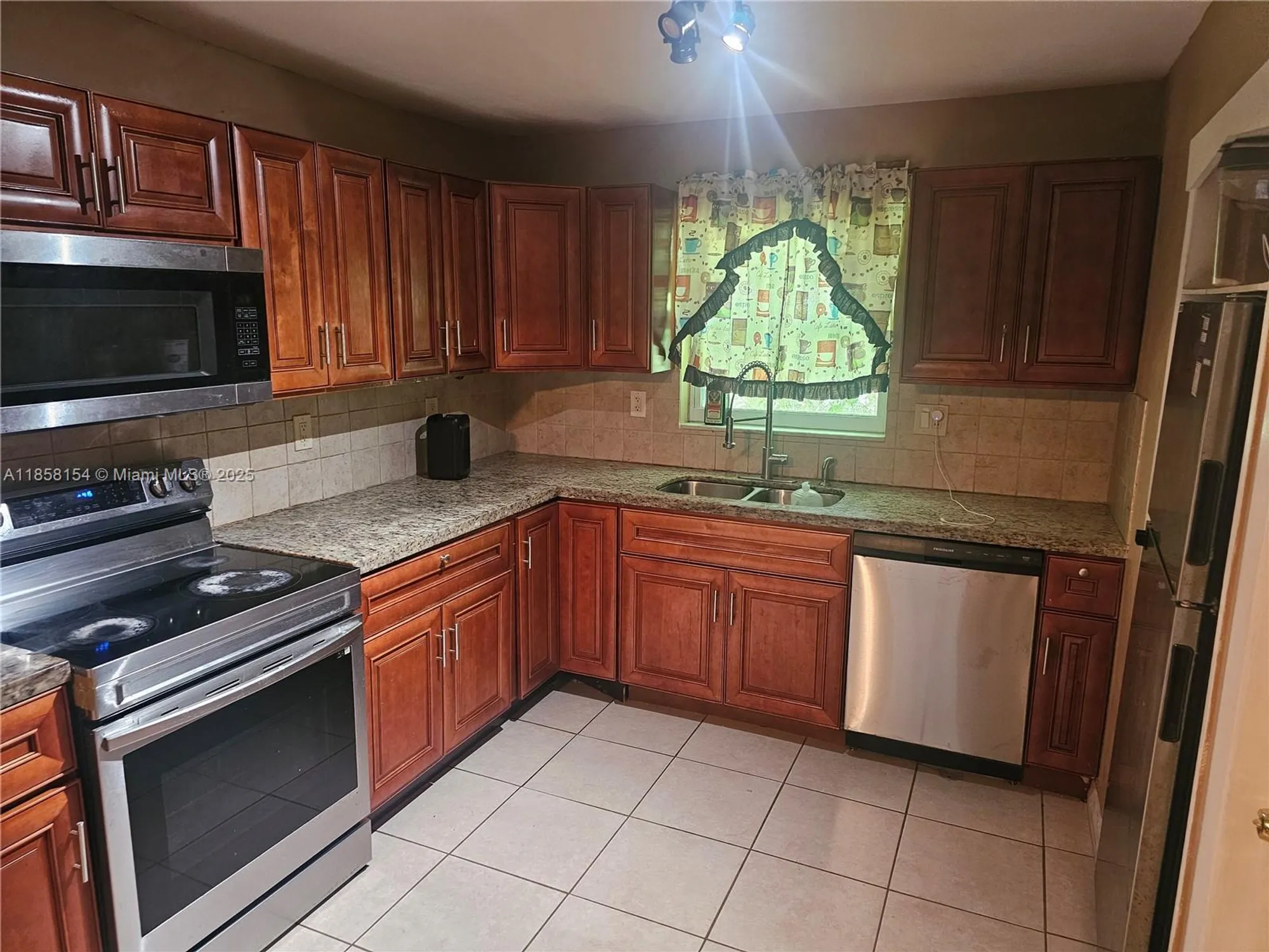 Property Slideshow image 10 of 16 | 2801 ne 1st ave, Pompano Beach, FL, 33064