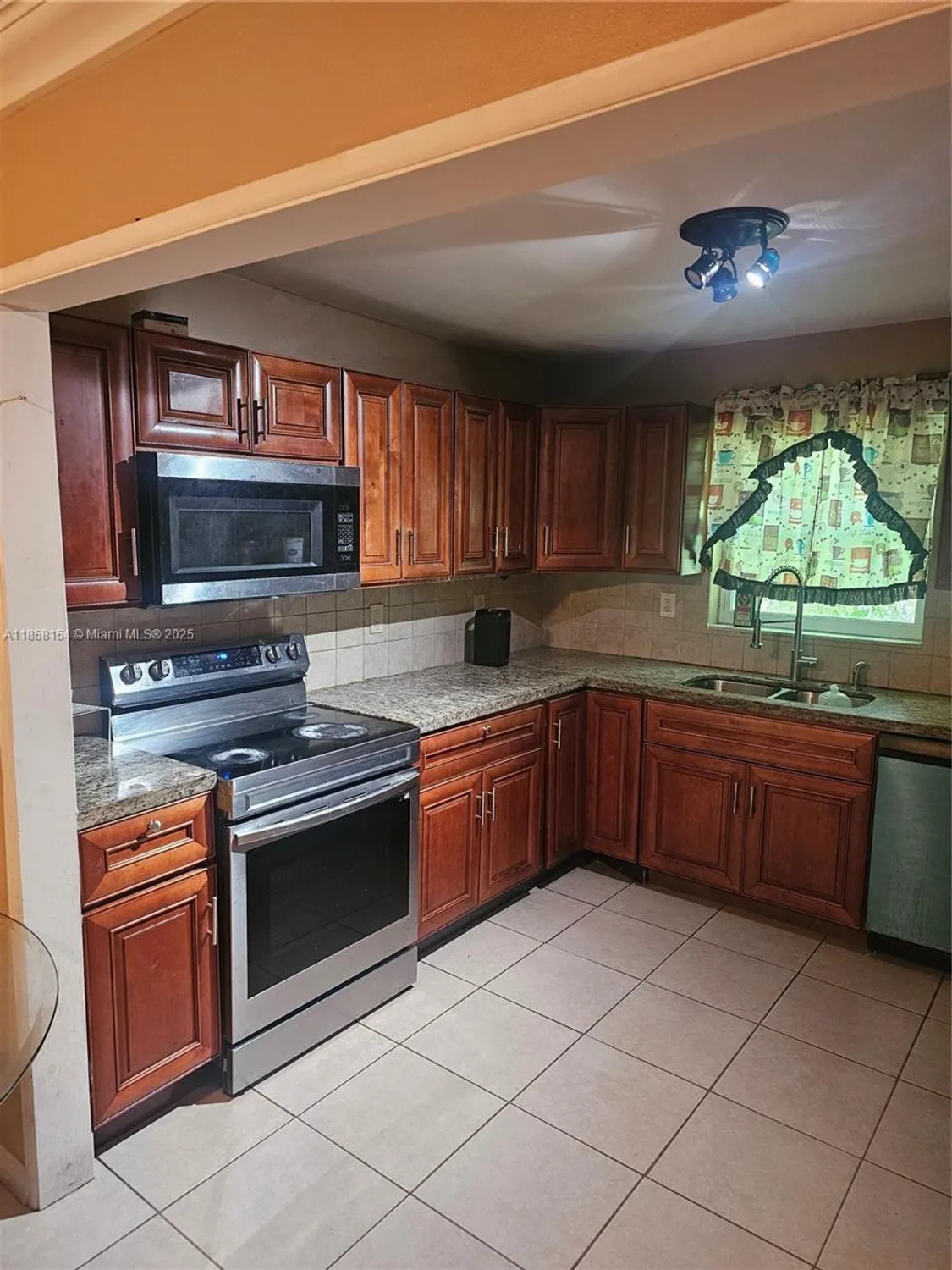 Property Slideshow image 8 of 16 | 2801 ne 1st ave, Pompano Beach, FL, 33064