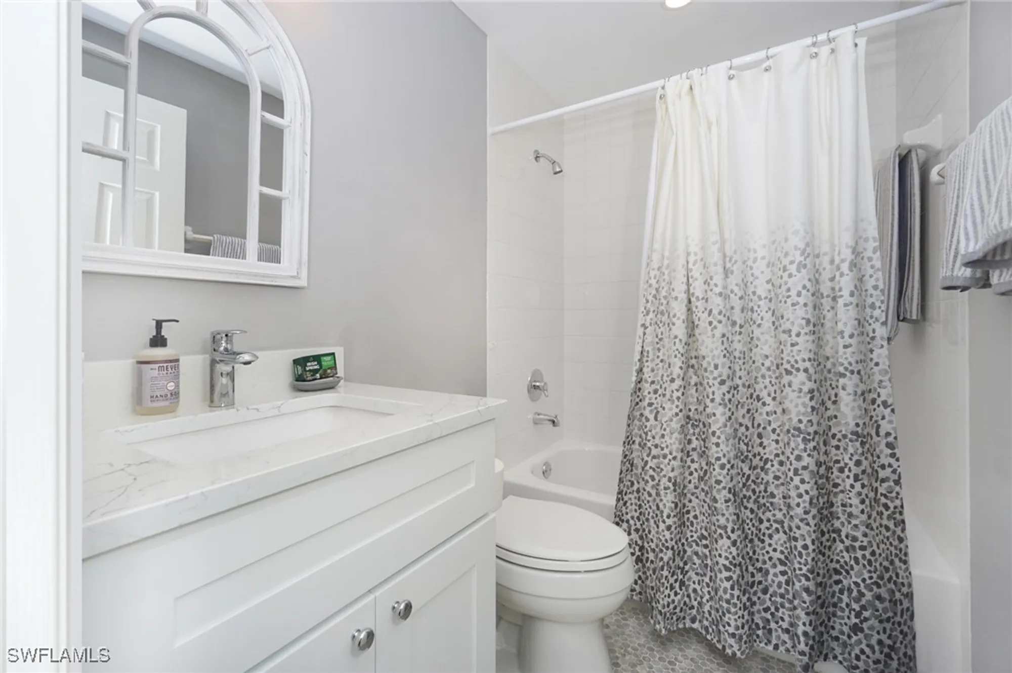 Property Slideshow image 18 of 34 | 853 tanbark dr 105, Naples, FL, 34108