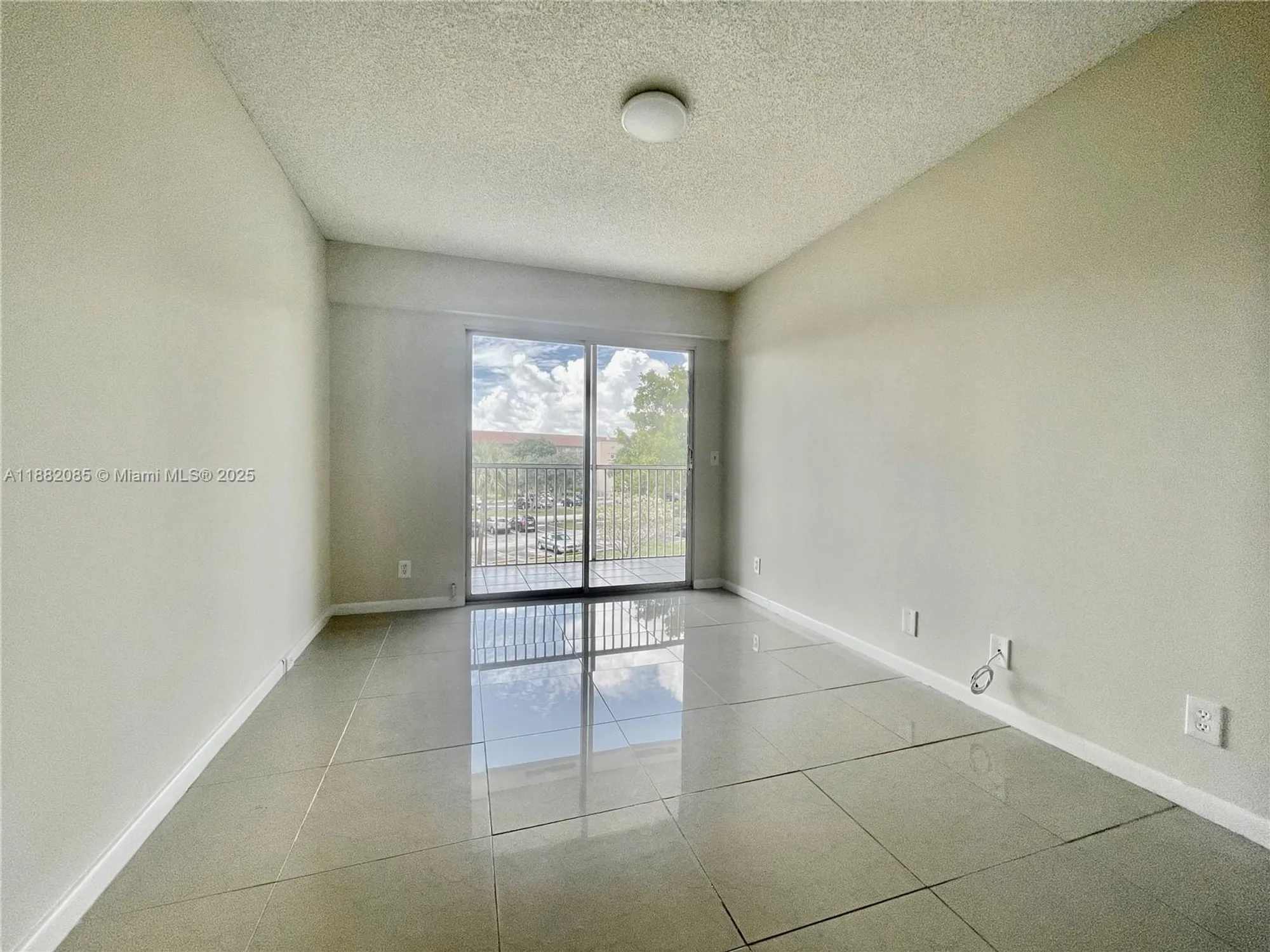 Property Slideshow image 10 of 15 | 150 sw 134th way apt 304r, Pembroke Pines, FL, 33027