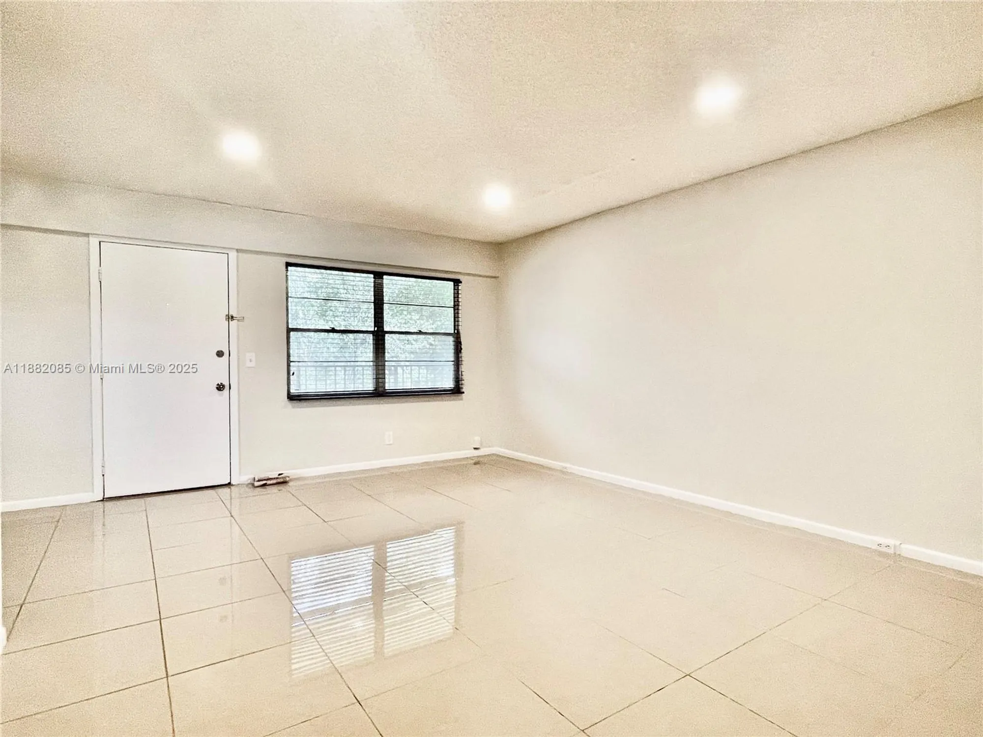 Property Slideshow image 4 of 15 | 150 sw 134th way apt 304r, Pembroke Pines, FL, 33027
