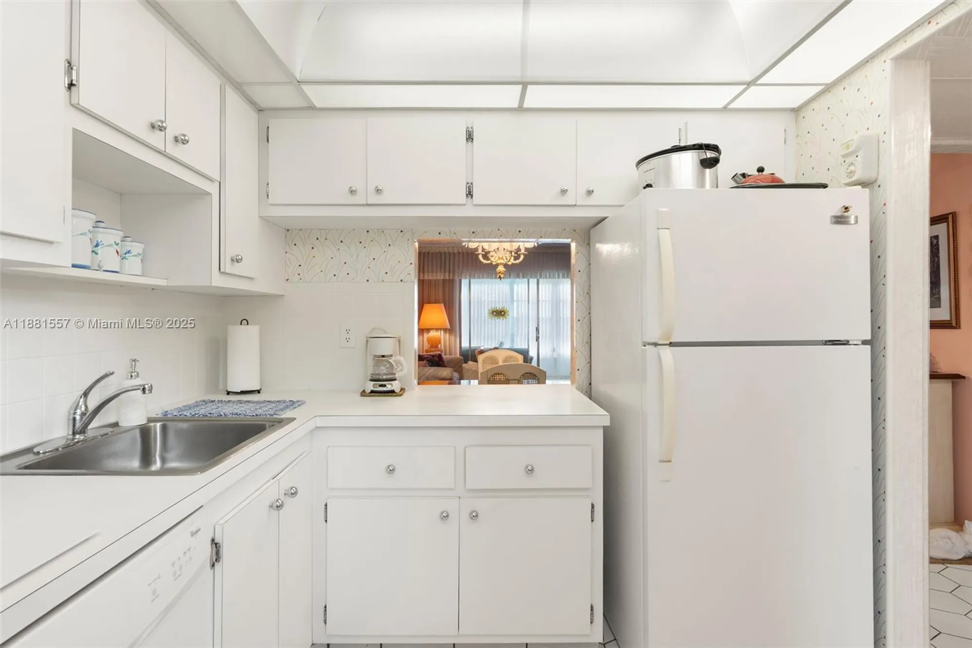 Property Slideshow image 6 of 20 | 1005 country club dr 405, Margate, FL, 33063