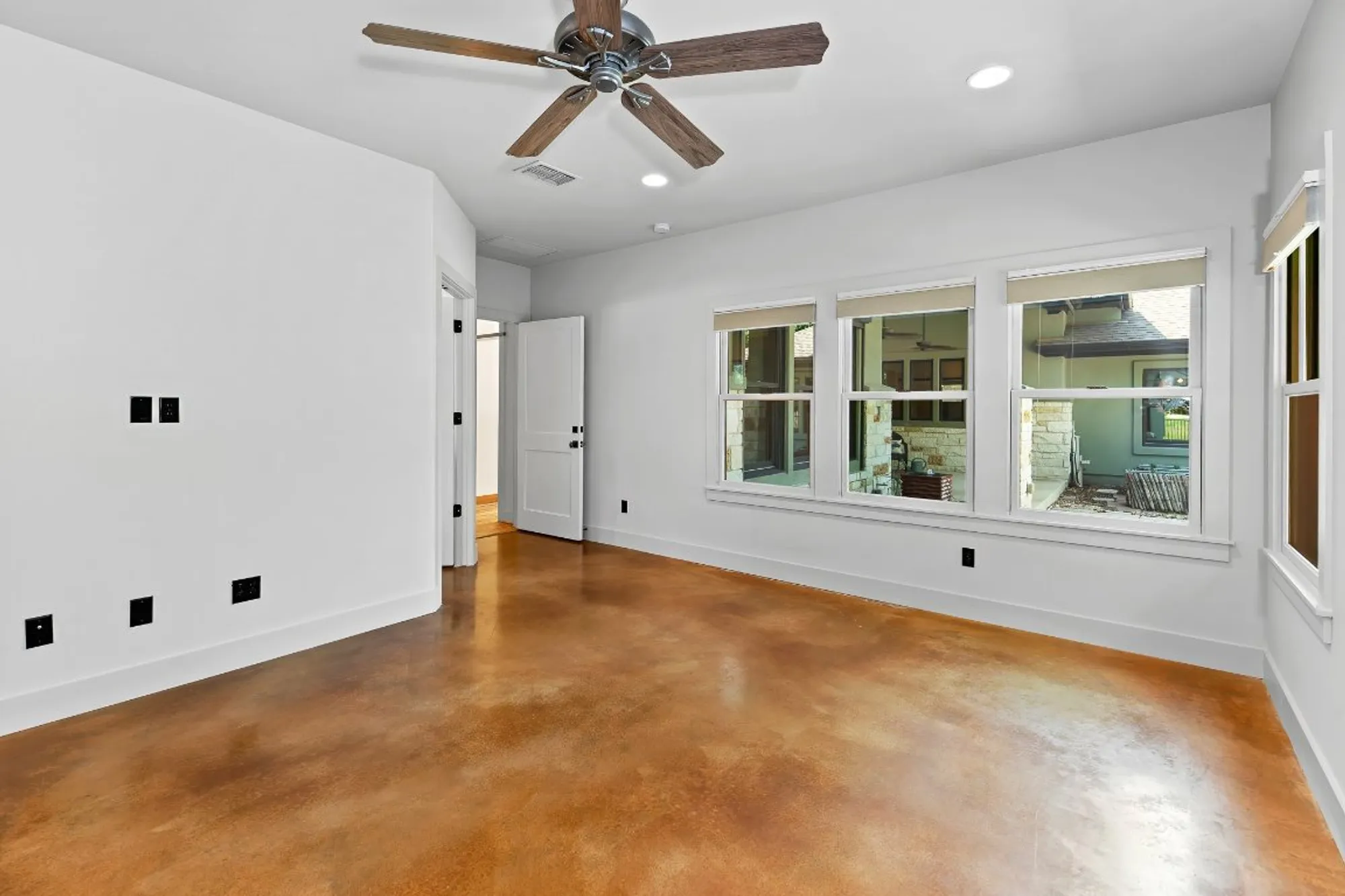 Property Slideshow image 21 of 40 | 102 potter ln, Georgetown, TX, 78633