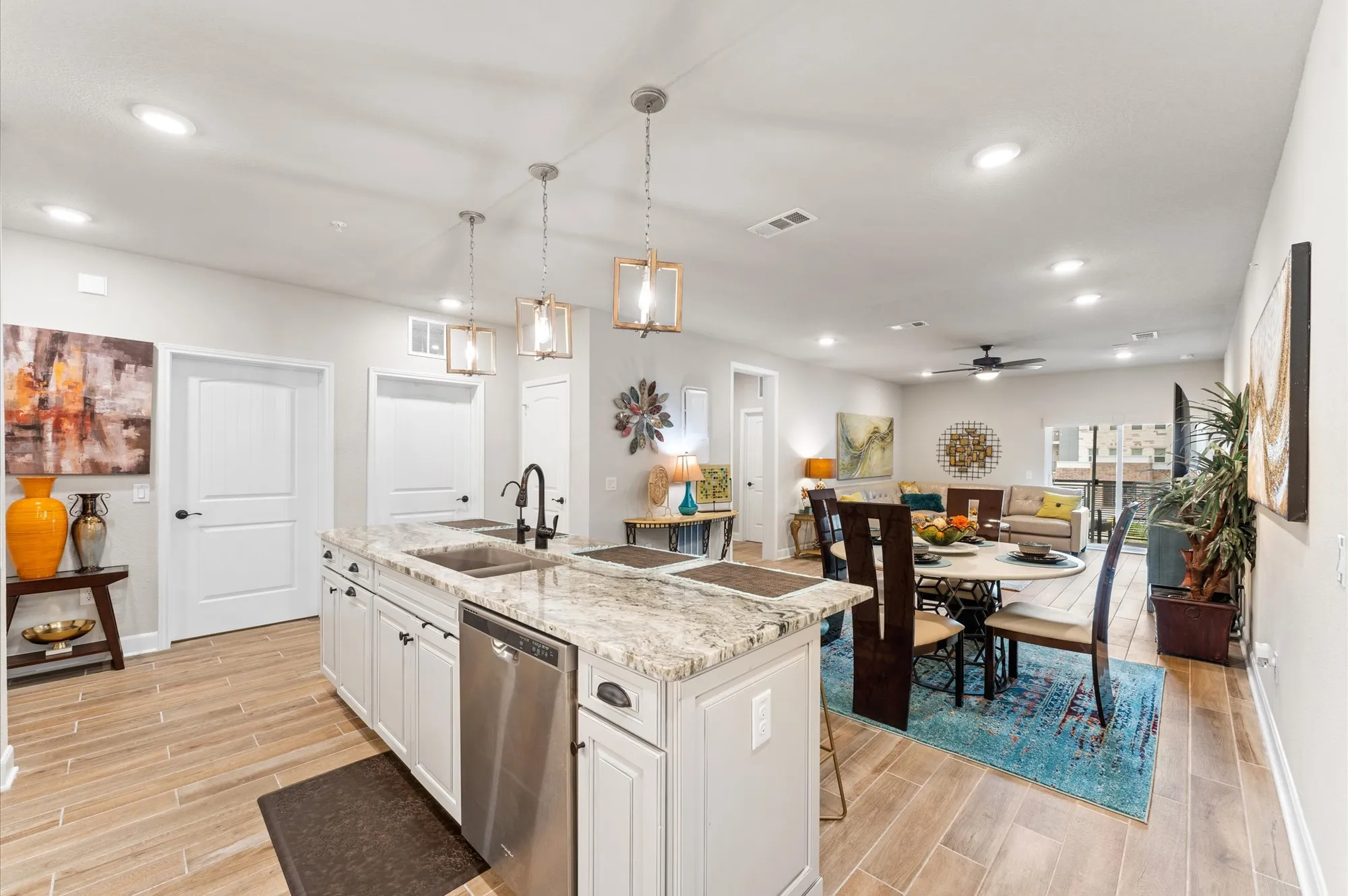 Property Slideshow image 10 of 32 | 6804 westview dr apt 2201, Houston, TX, 77055