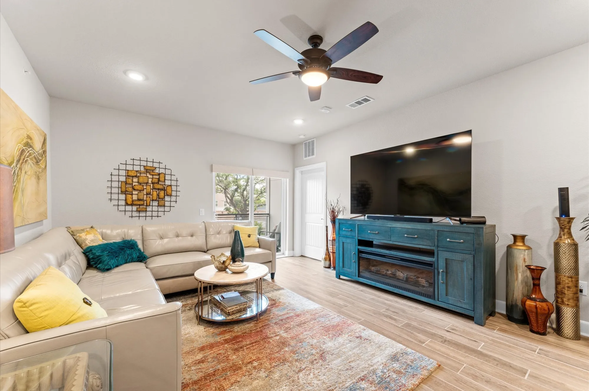 Property Slideshow image 3 of 32 | 6804 westview dr apt 2201, Houston, TX, 77055