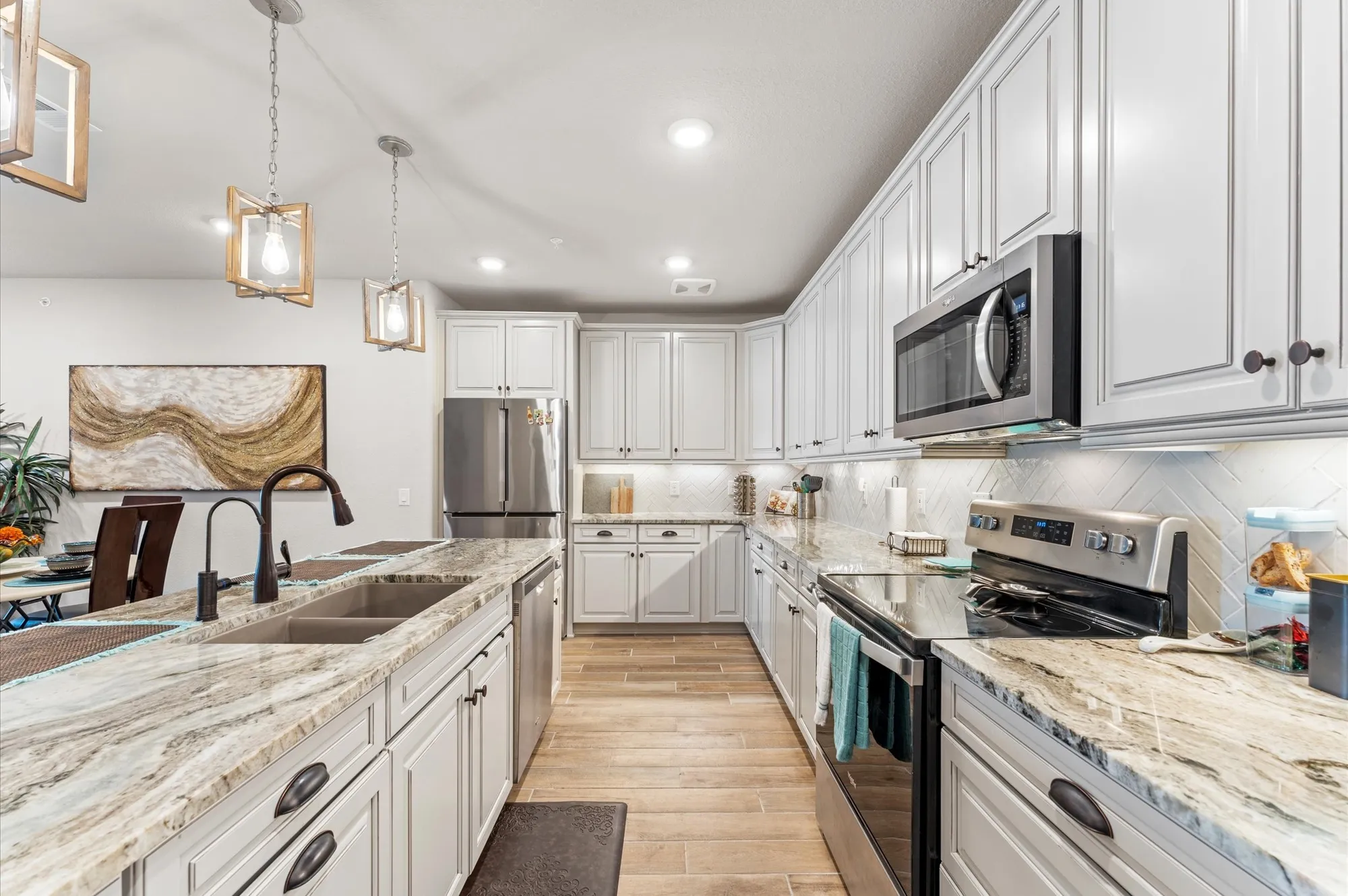 Property Slideshow image 7 of 32 | 6804 westview dr apt 2201, Houston, TX, 77055