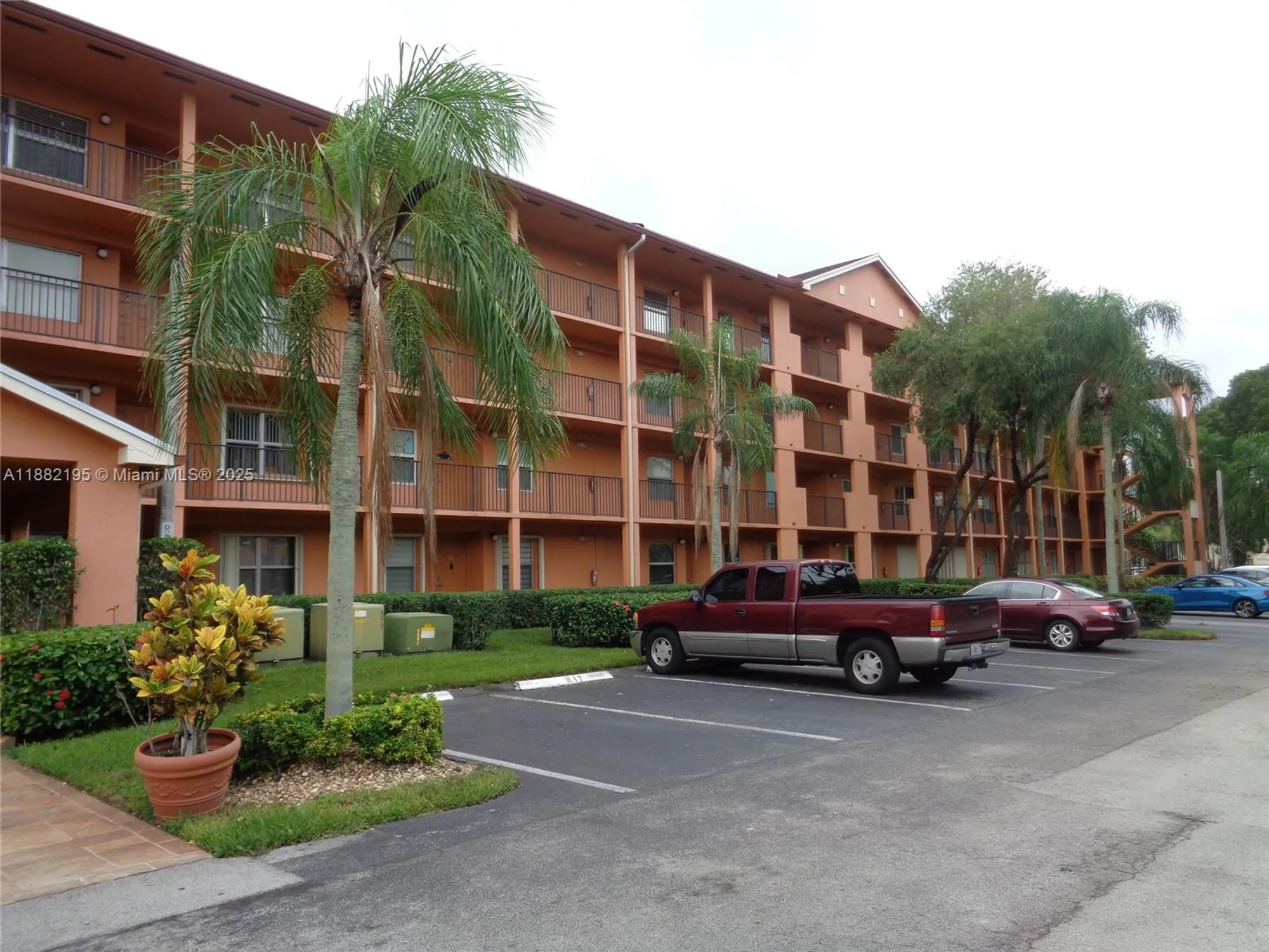 Property Slideshow image 4 of 52 | 701 sw 141st ave 412r, Pembroke Pines, FL, 33027