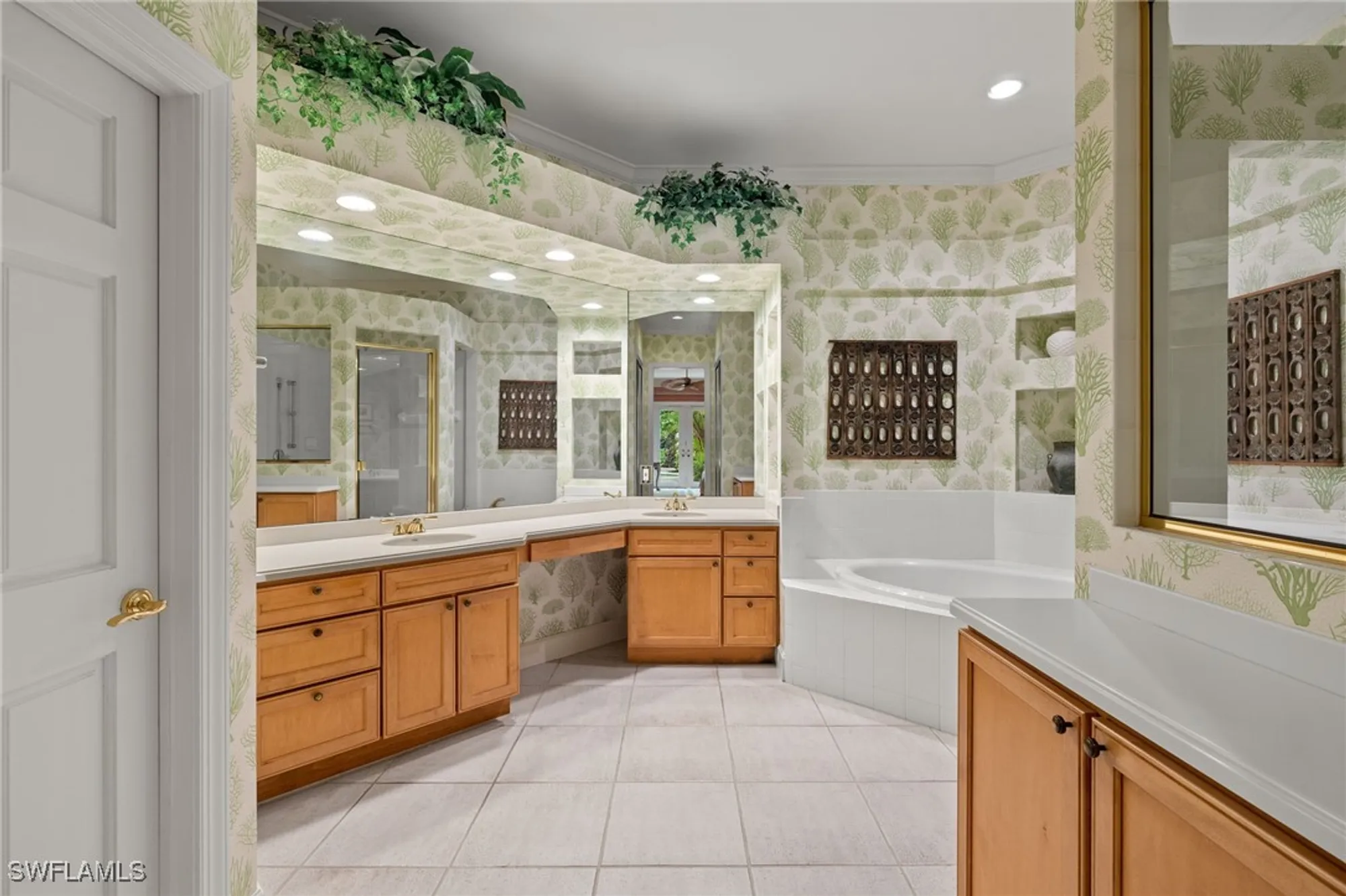 Property Slideshow image 21 of 41 | 7005 verde way, Naples, FL, 34108