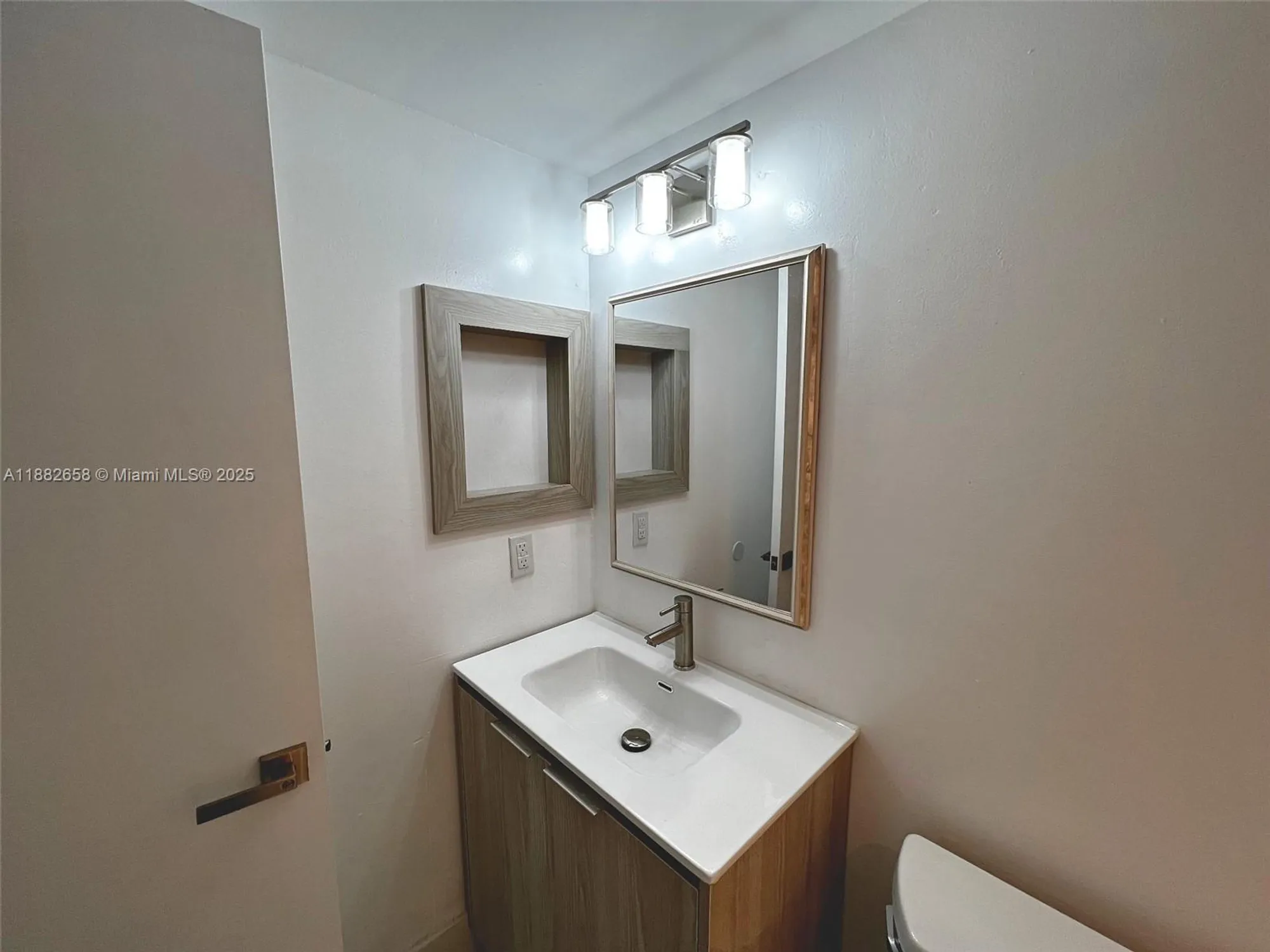 Property Slideshow image 4 of 8 | 200 sw 132nd way apt 203l, Pembroke Pines, FL, 33027