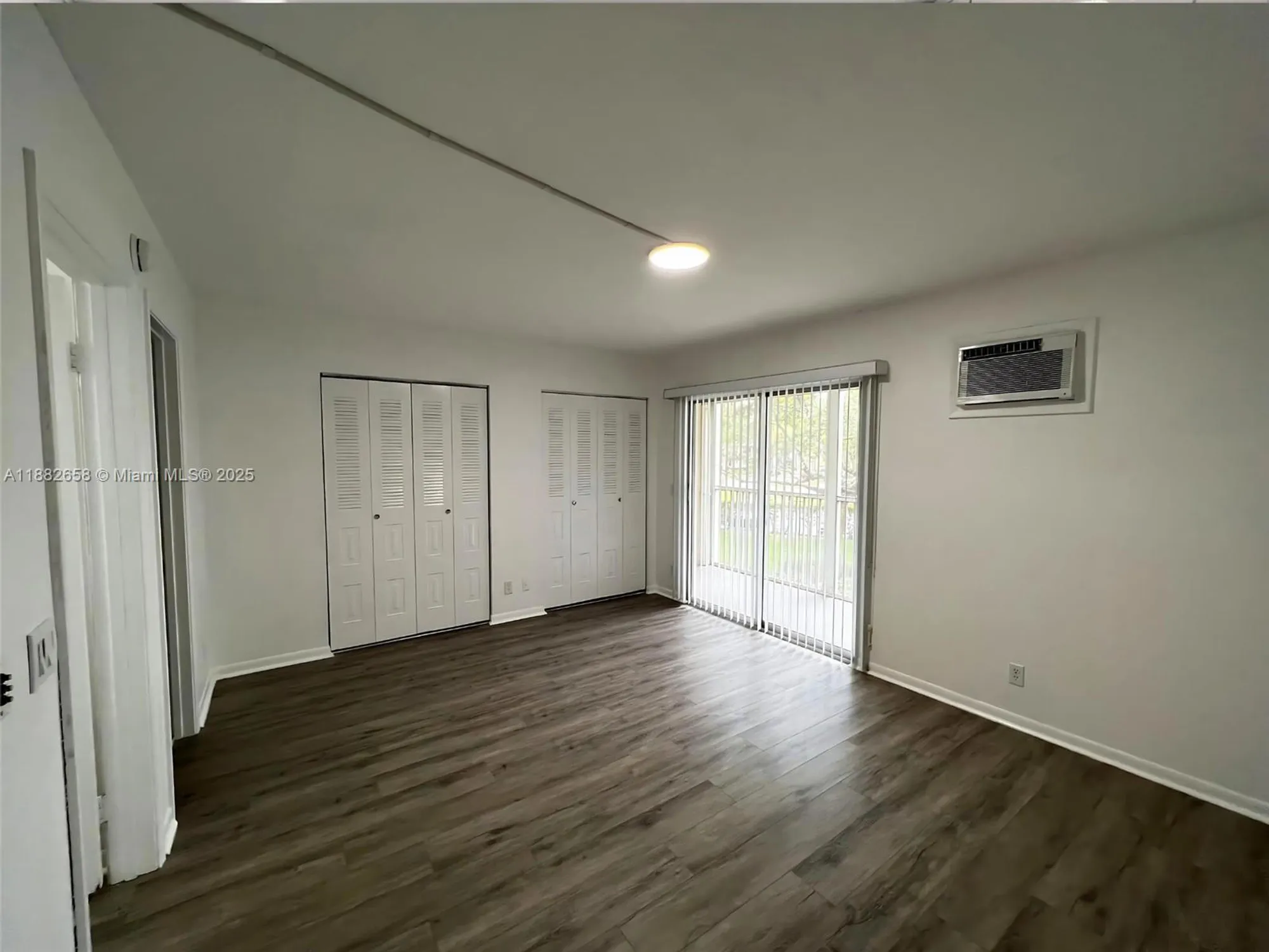 Property Slideshow image 5 of 8 | 200 sw 132nd way apt 203l, Pembroke Pines, FL, 33027