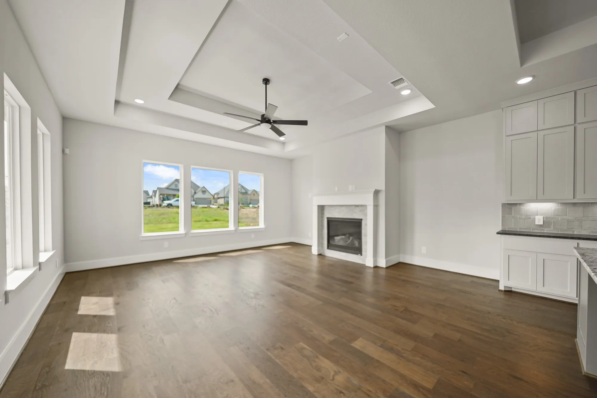 Property Slideshow image 20 of 45 | 15012 lakeline green ln, Willis, TX, 77318