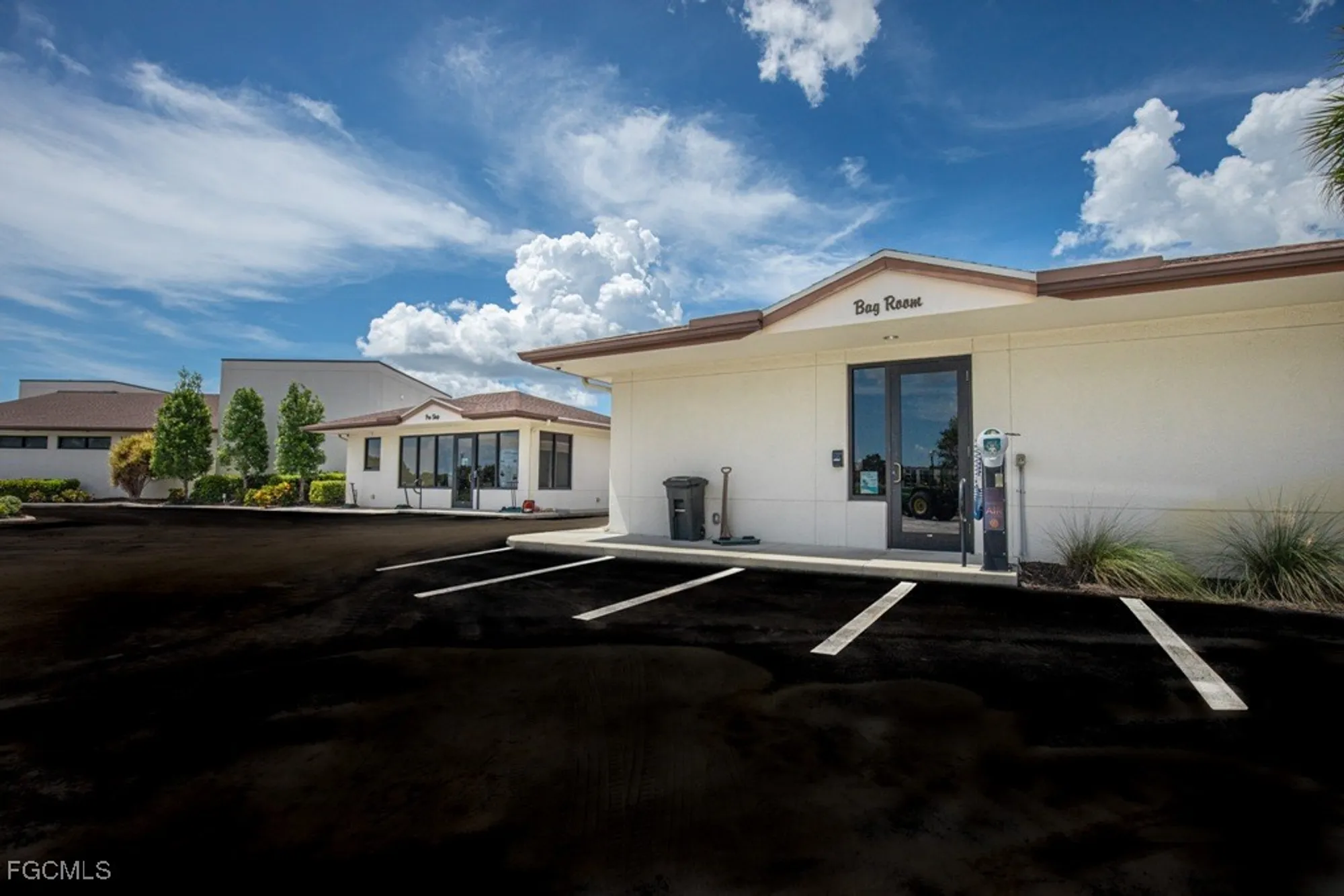 Property Slideshow image 27 of 34 | 7410 lake breeze dr 508, Fort Myers, FL, 33907