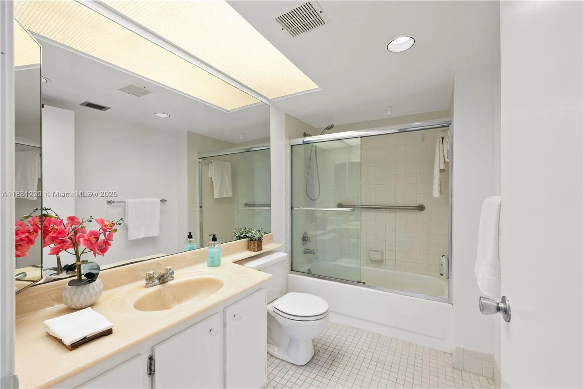 Property Slideshow image 11 of 37 | 901 sw 128th ave 212e, Pembroke Pines, FL, 33027