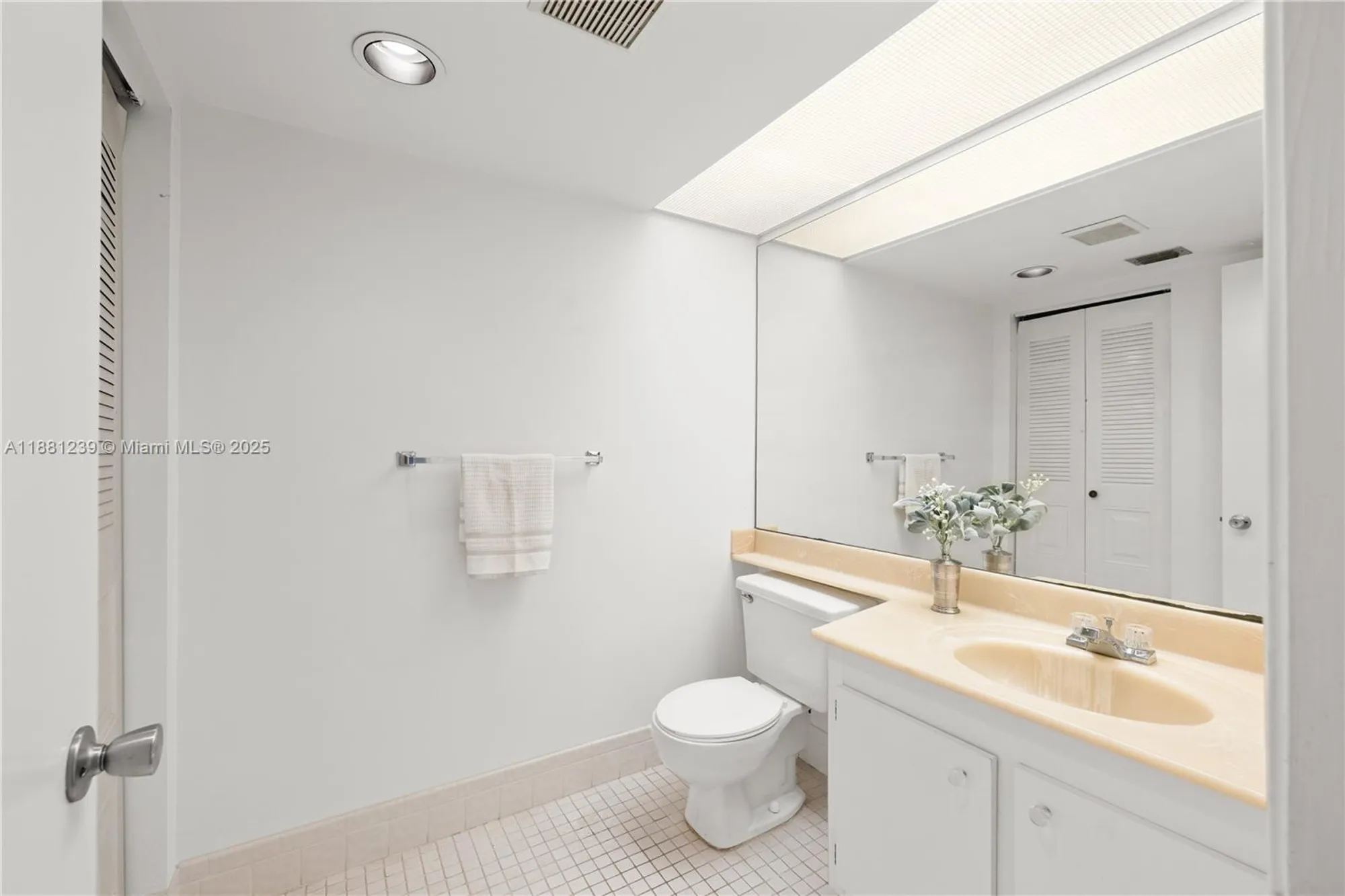 Property Slideshow image 13 of 37 | 901 sw 128th ave 212e, Pembroke Pines, FL, 33027