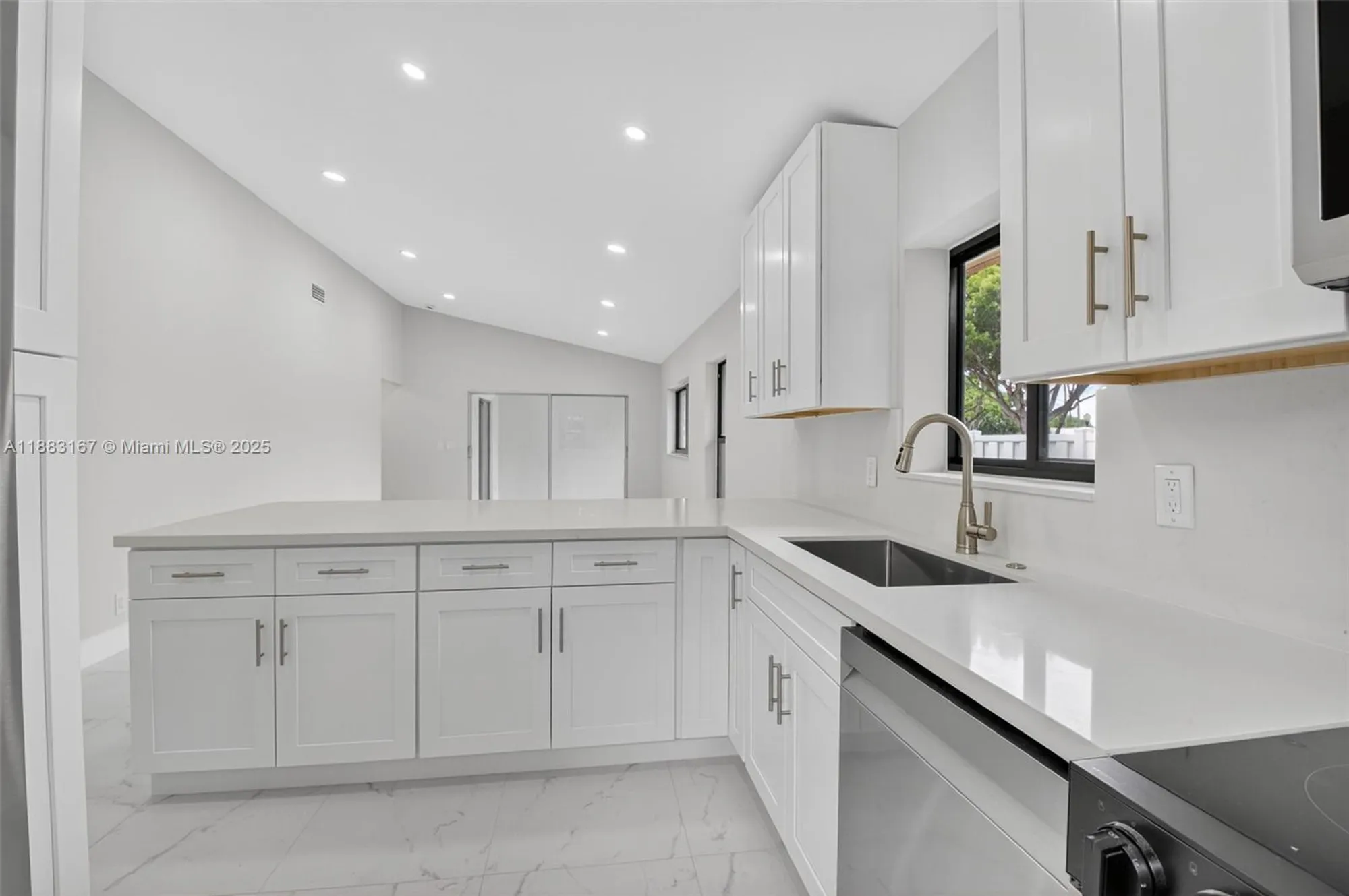 Property Slideshow image 18 of 57 | 8067 summerbreeze ln, Boca Raton, FL, 33496