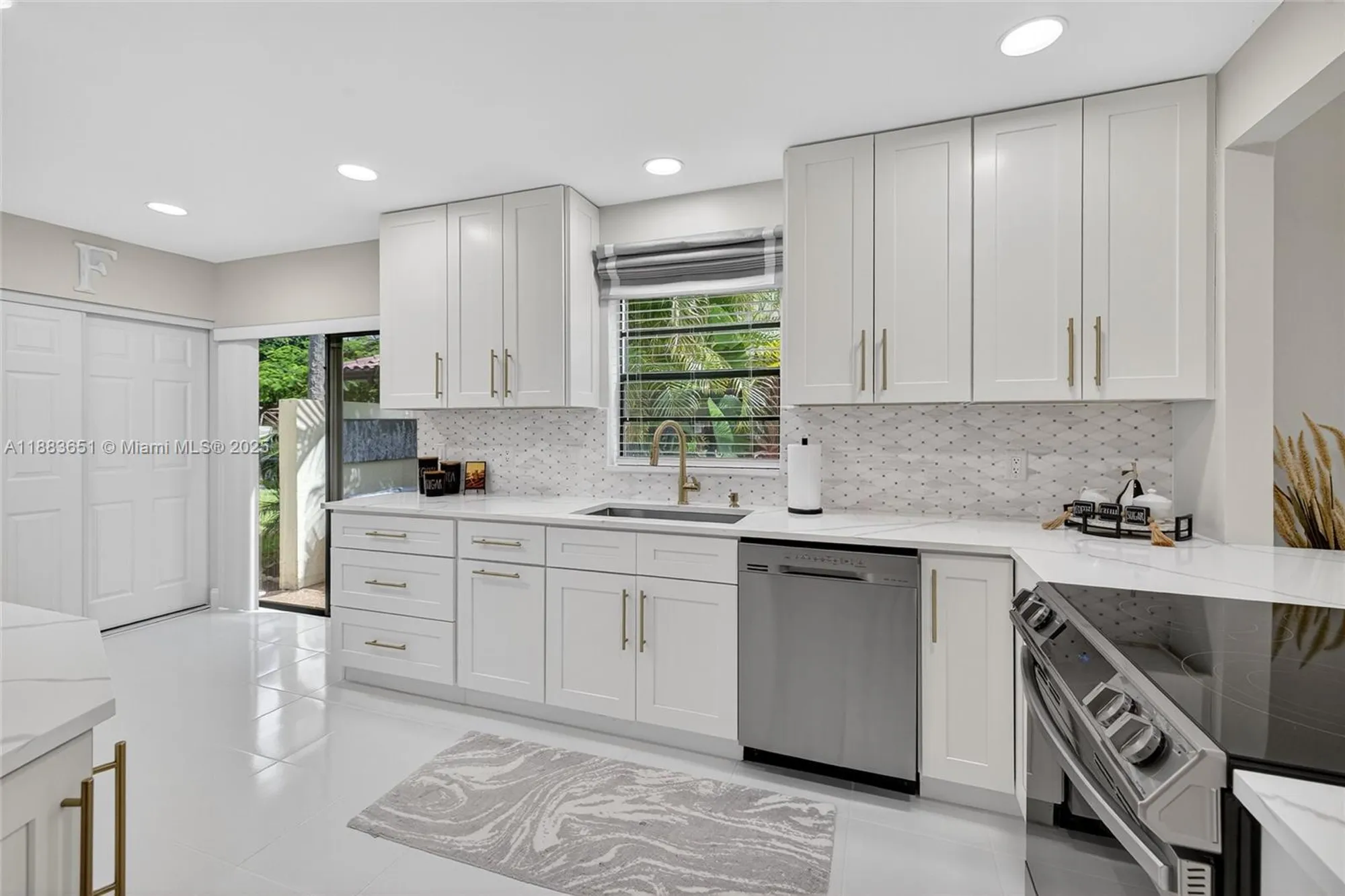 Property Slideshow image 16 of 61 | 21695 arriba real, Boca Raton, FL, 33433