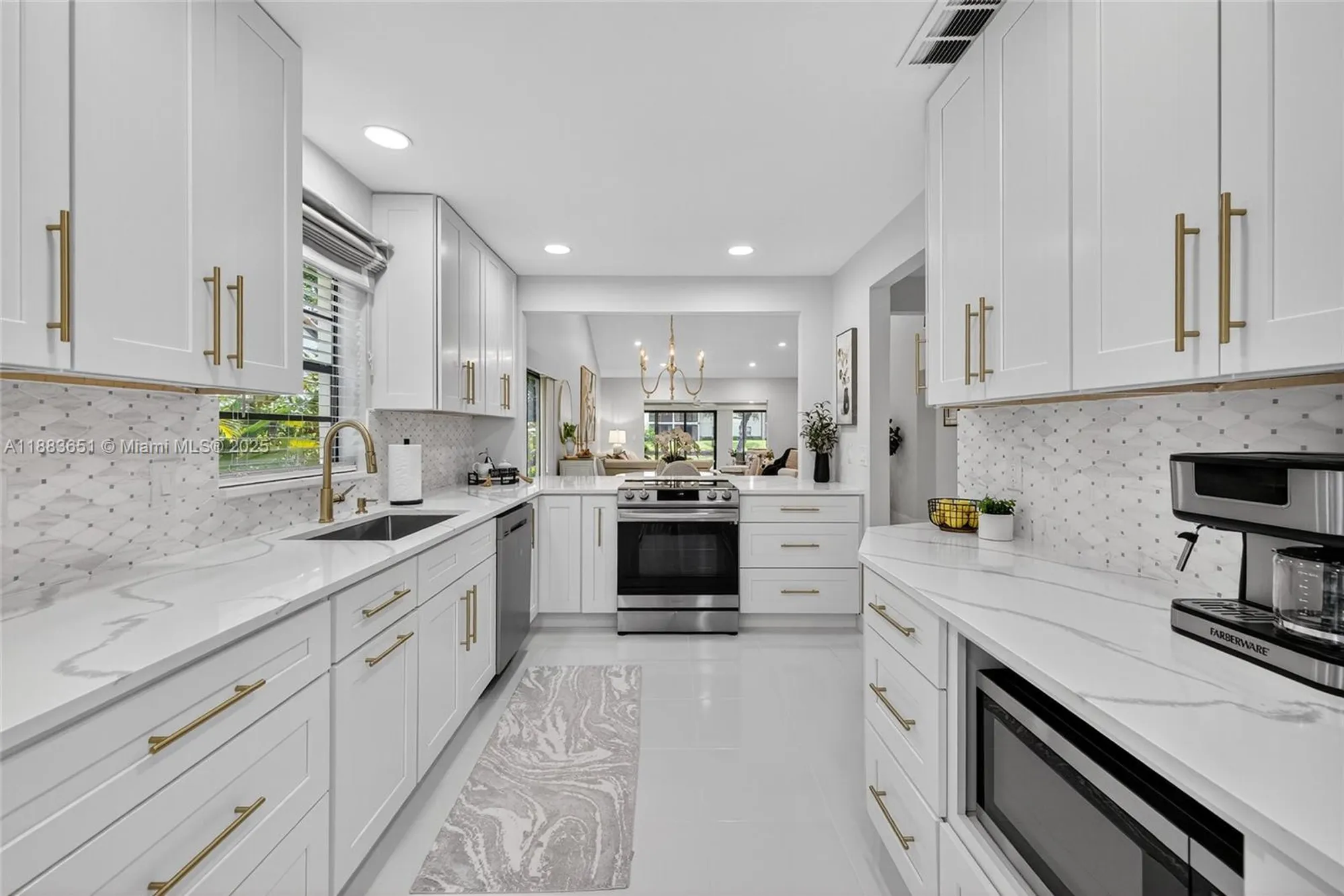 Property Slideshow image 11 of 61 | 21695 arriba real, Boca Raton, FL, 33433