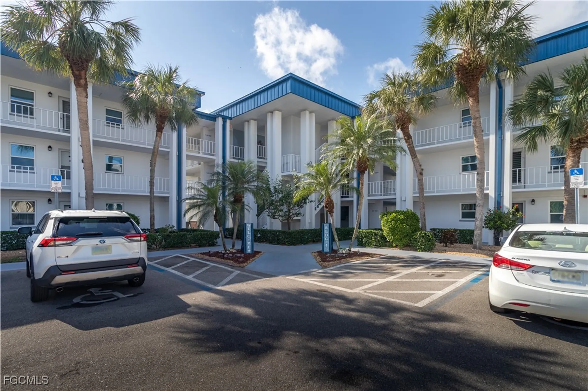 Property Slideshow image 11 of 37 | 1724 pine valley dr apt 106, Fort Myers, FL, 33907