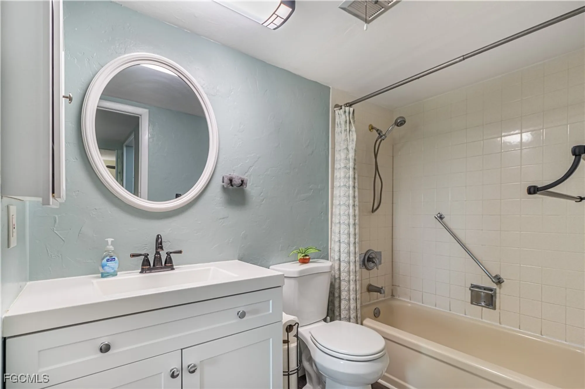 Property Slideshow image 7 of 37 | 1724 pine valley dr apt 106, Fort Myers, FL, 33907