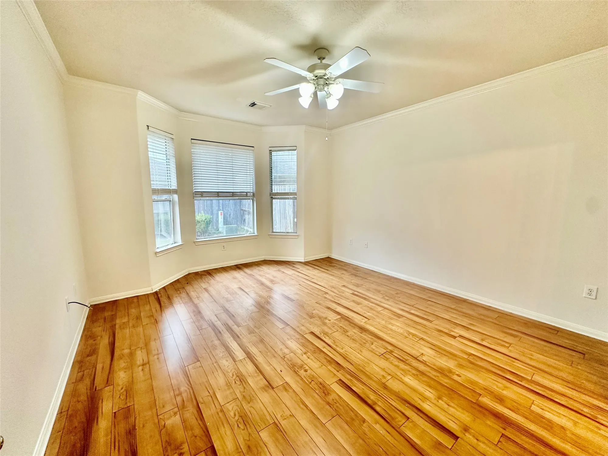 Property Slideshow image 15 of 31 | 1306 modena dr, Pearland, TX, 77581