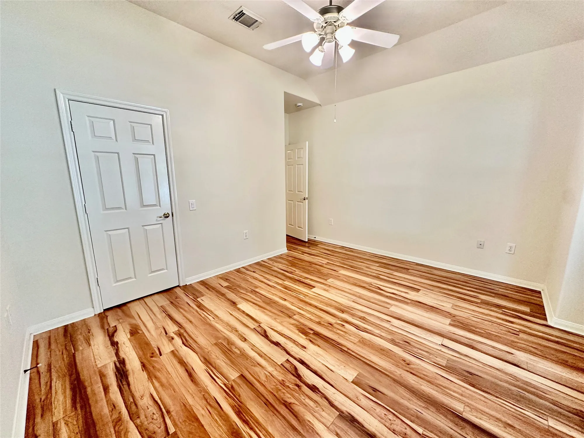 Property Slideshow image 17 of 31 | 1306 modena dr, Pearland, TX, 77581