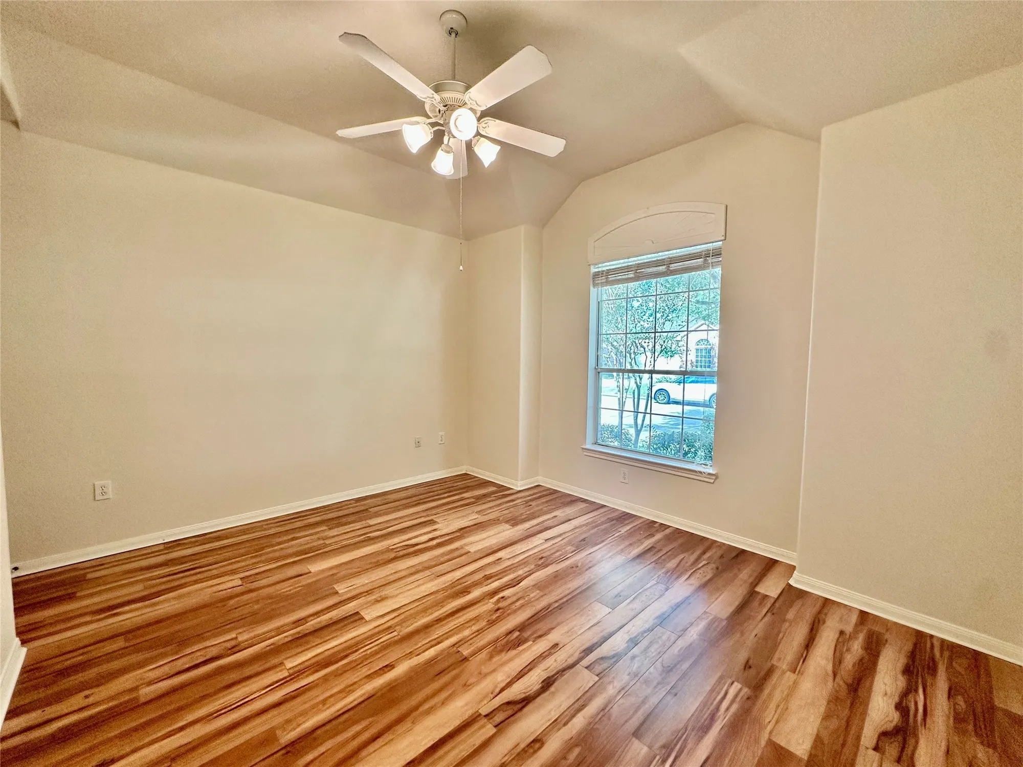 Property Slideshow image 18 of 31 | 1306 modena dr, Pearland, TX, 77581