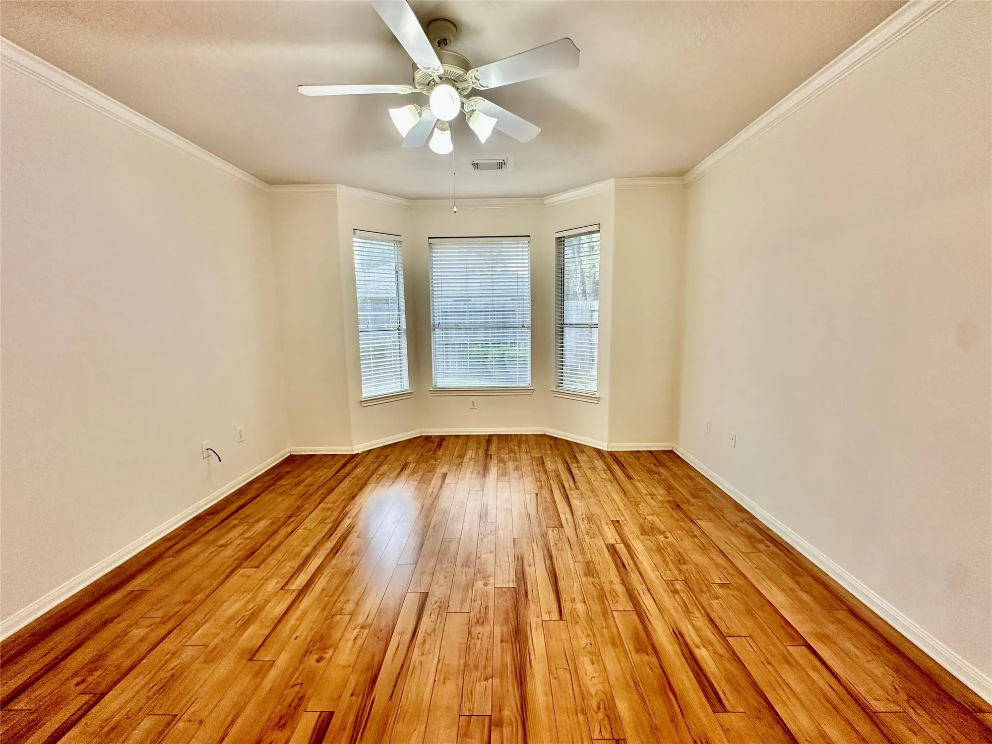 Property Slideshow image 13 of 31 | 1306 modena dr, Pearland, TX, 77581