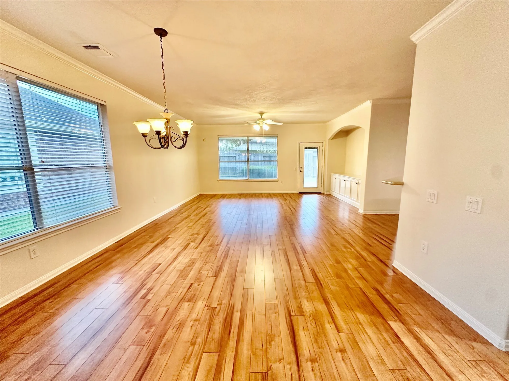 Property Slideshow image 21 of 31 | 1306 modena dr, Pearland, TX, 77581