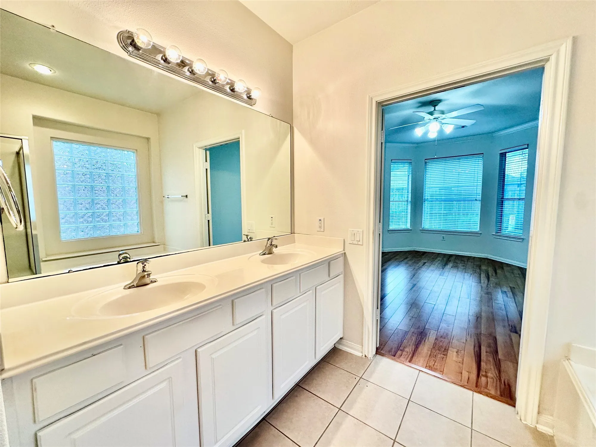 Property Slideshow image 23 of 31 | 1306 modena dr, Pearland, TX, 77581