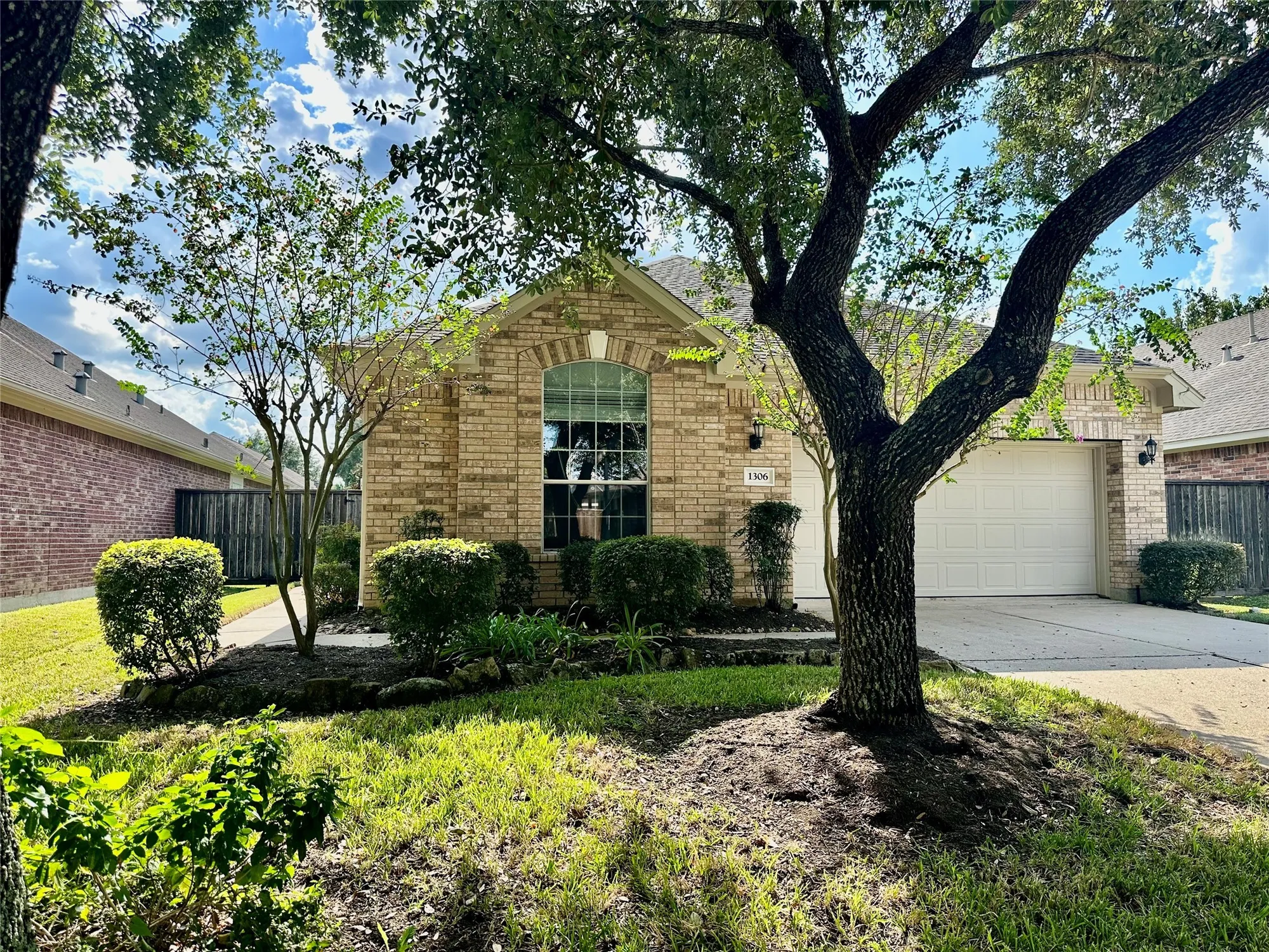 Property Slideshow image 7 of 31 | 1306 modena dr, Pearland, TX, 77581