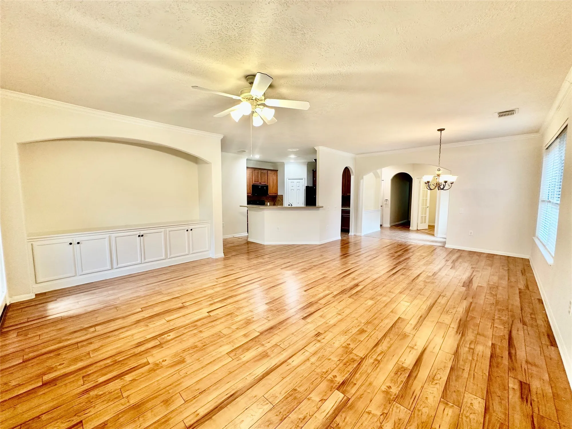 Property Slideshow image 9 of 31 | 1306 modena dr, Pearland, TX, 77581
