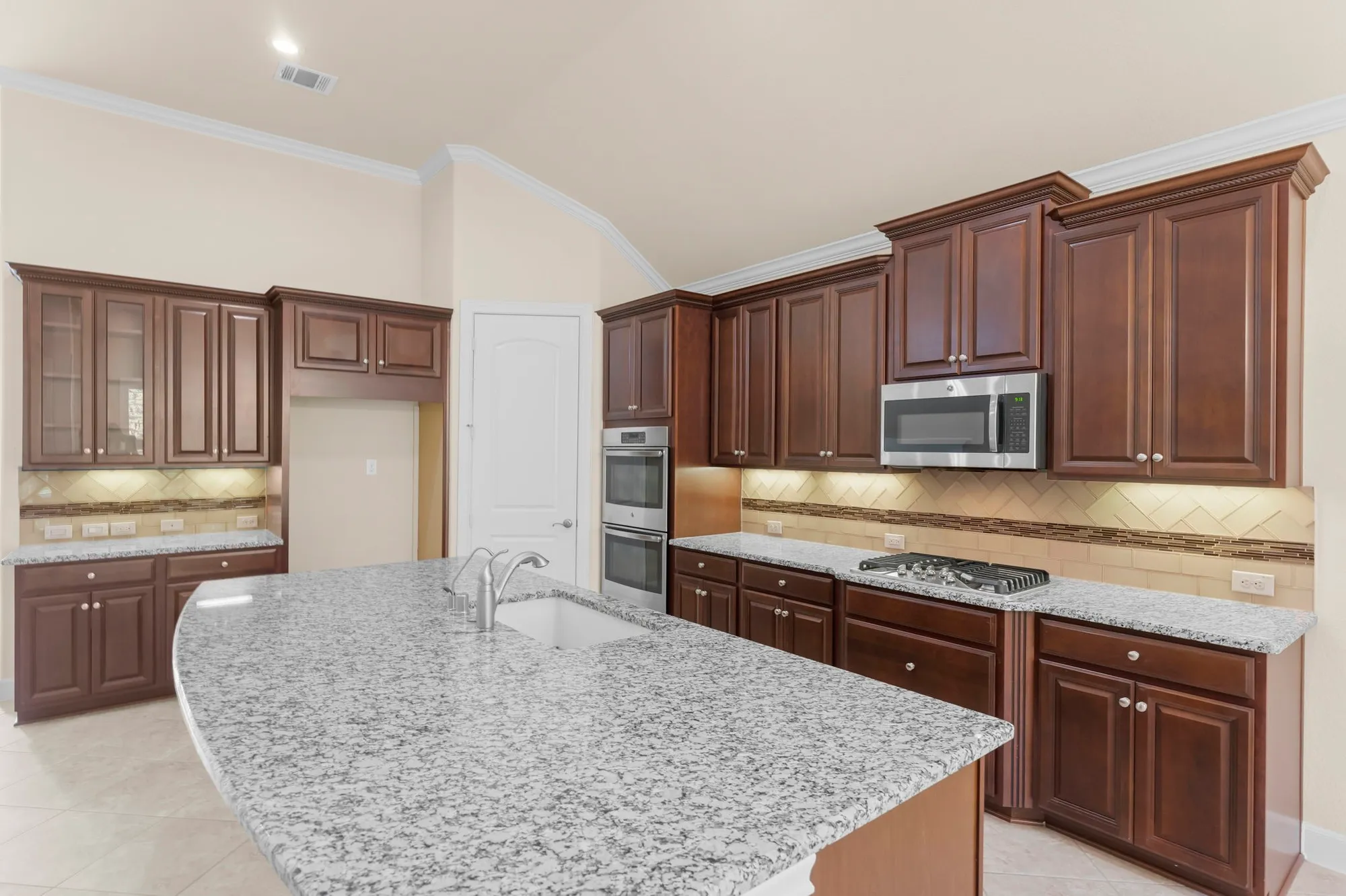Property Slideshow image 14 of 38 | 8 s elderberry trl, Montgomery, TX, 77316
