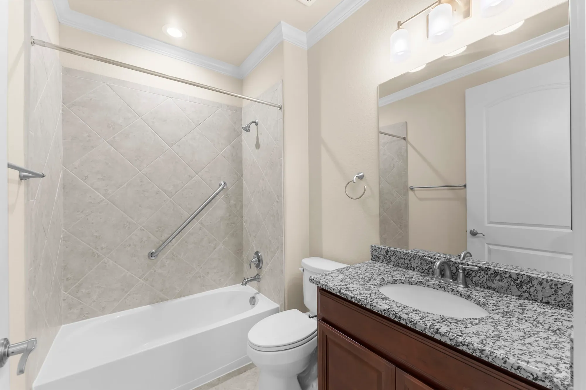 Property Slideshow image 18 of 38 | 8 s elderberry trl, Montgomery, TX, 77316