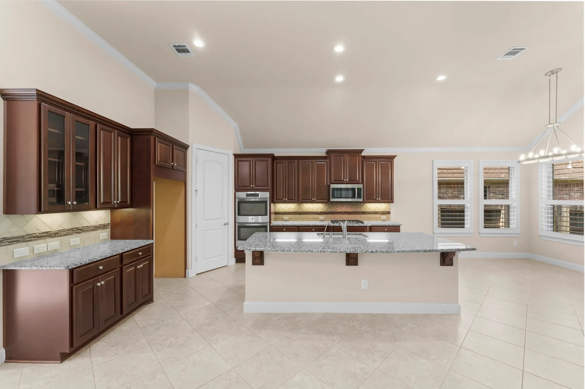 Property Slideshow image 12 of 38 | 8 s elderberry trl, Montgomery, TX, 77316