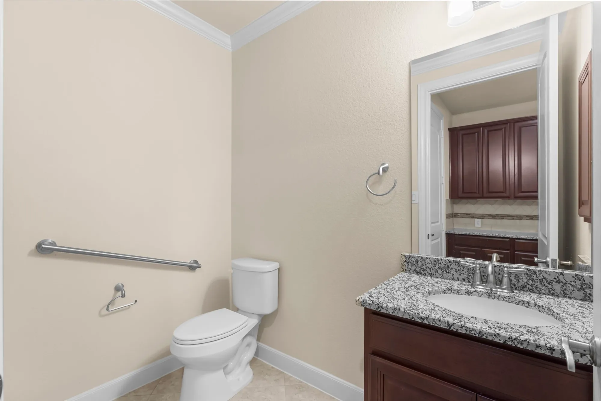 Property Slideshow image 27 of 38 | 8 s elderberry trl, Montgomery, TX, 77316