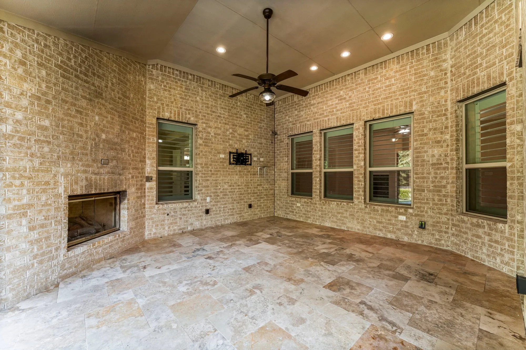Property Slideshow image 30 of 38 | 8 s elderberry trl, Montgomery, TX, 77316