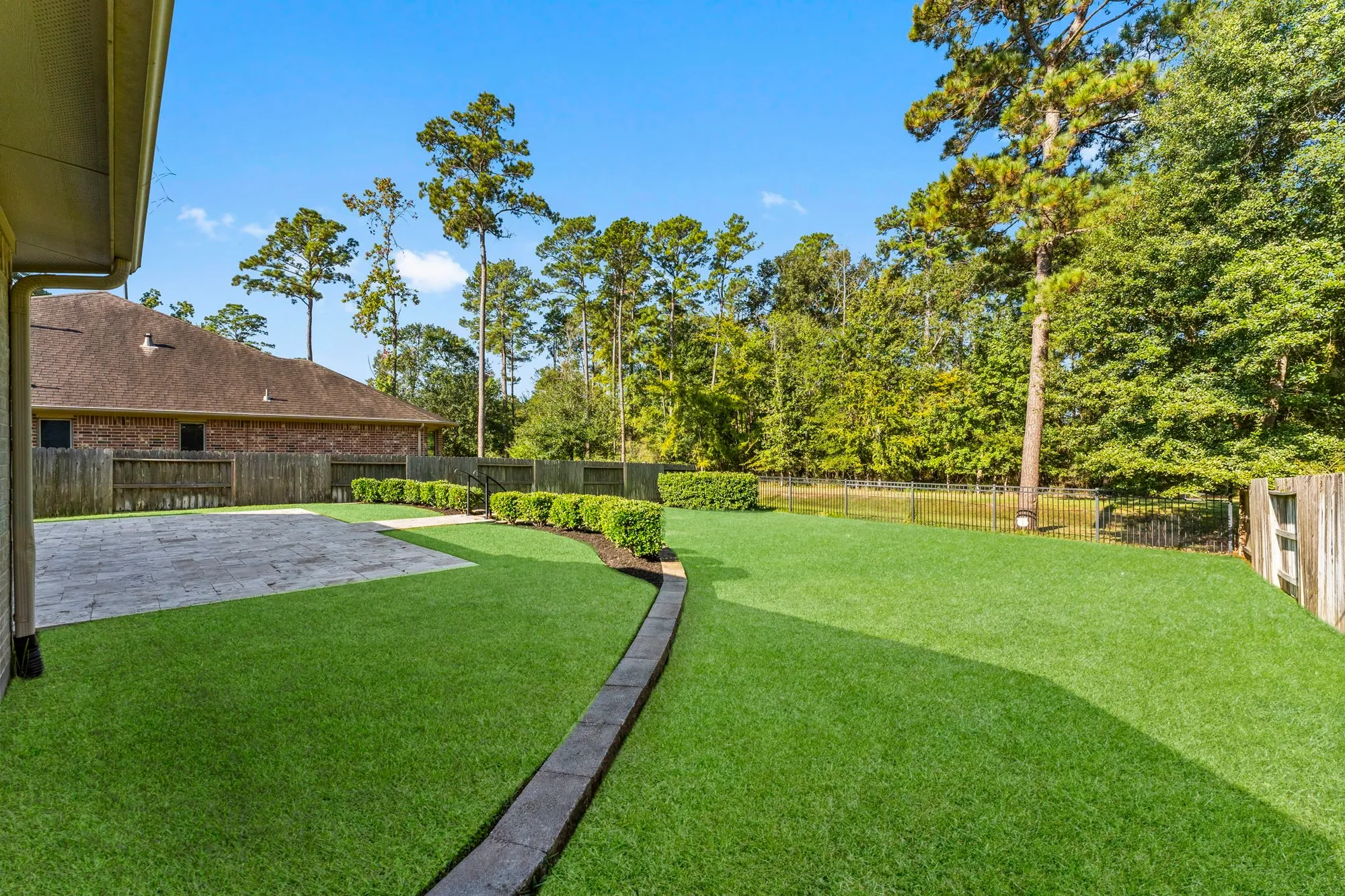 Property Slideshow image 33 of 38 | 8 s elderberry trl, Montgomery, TX, 77316