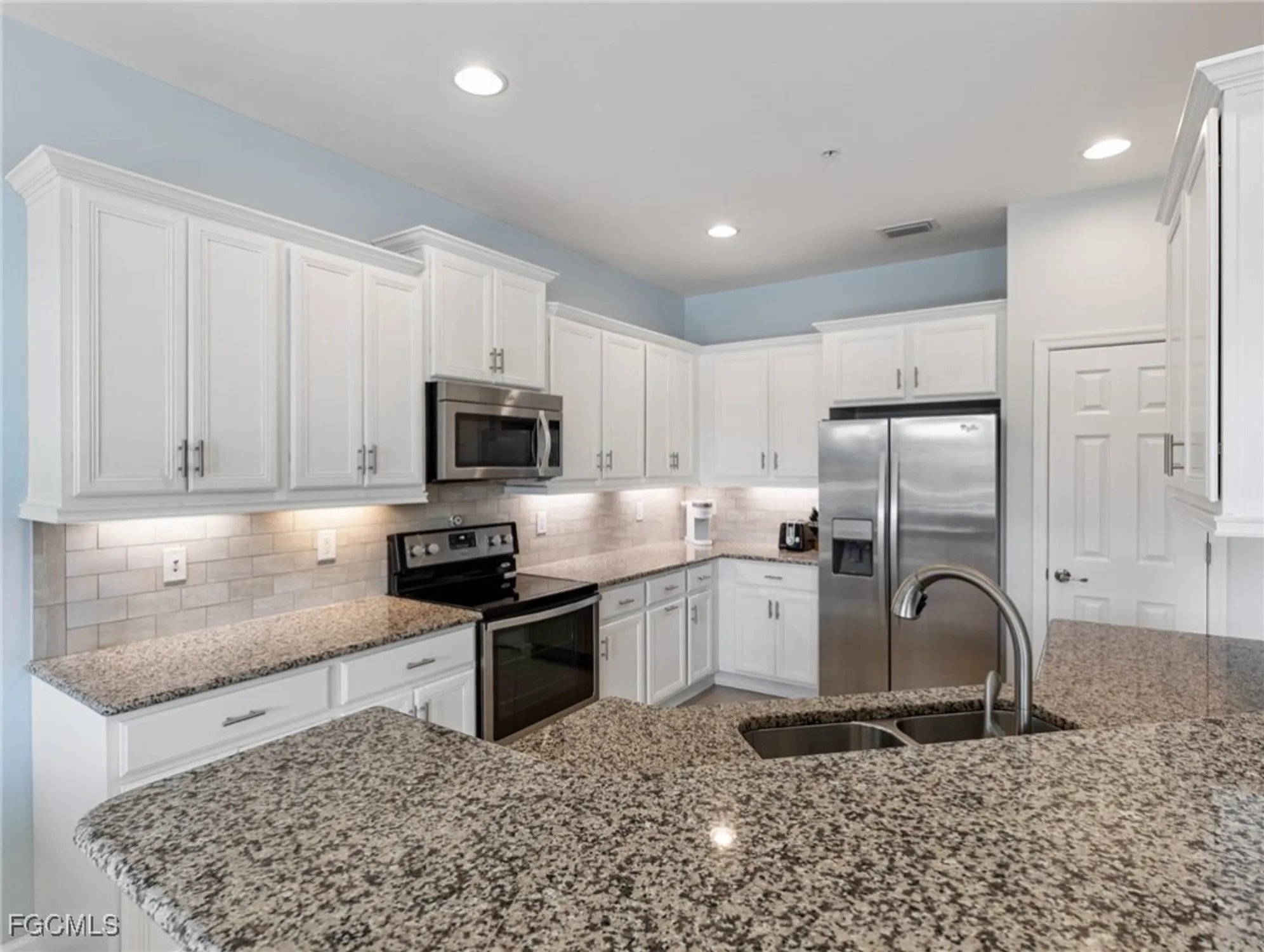 Property Slideshow image 18 of 44 | 10260 glastonbury cir unit 102, Fort Myers, FL, 33913