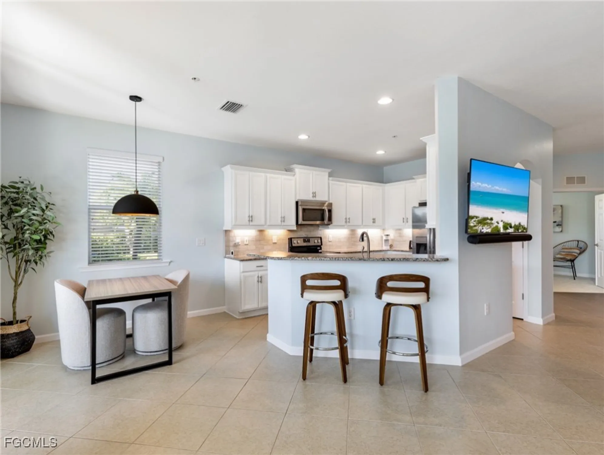 Property Slideshow image 10 of 44 | 10260 glastonbury cir unit 102, Fort Myers, FL, 33913