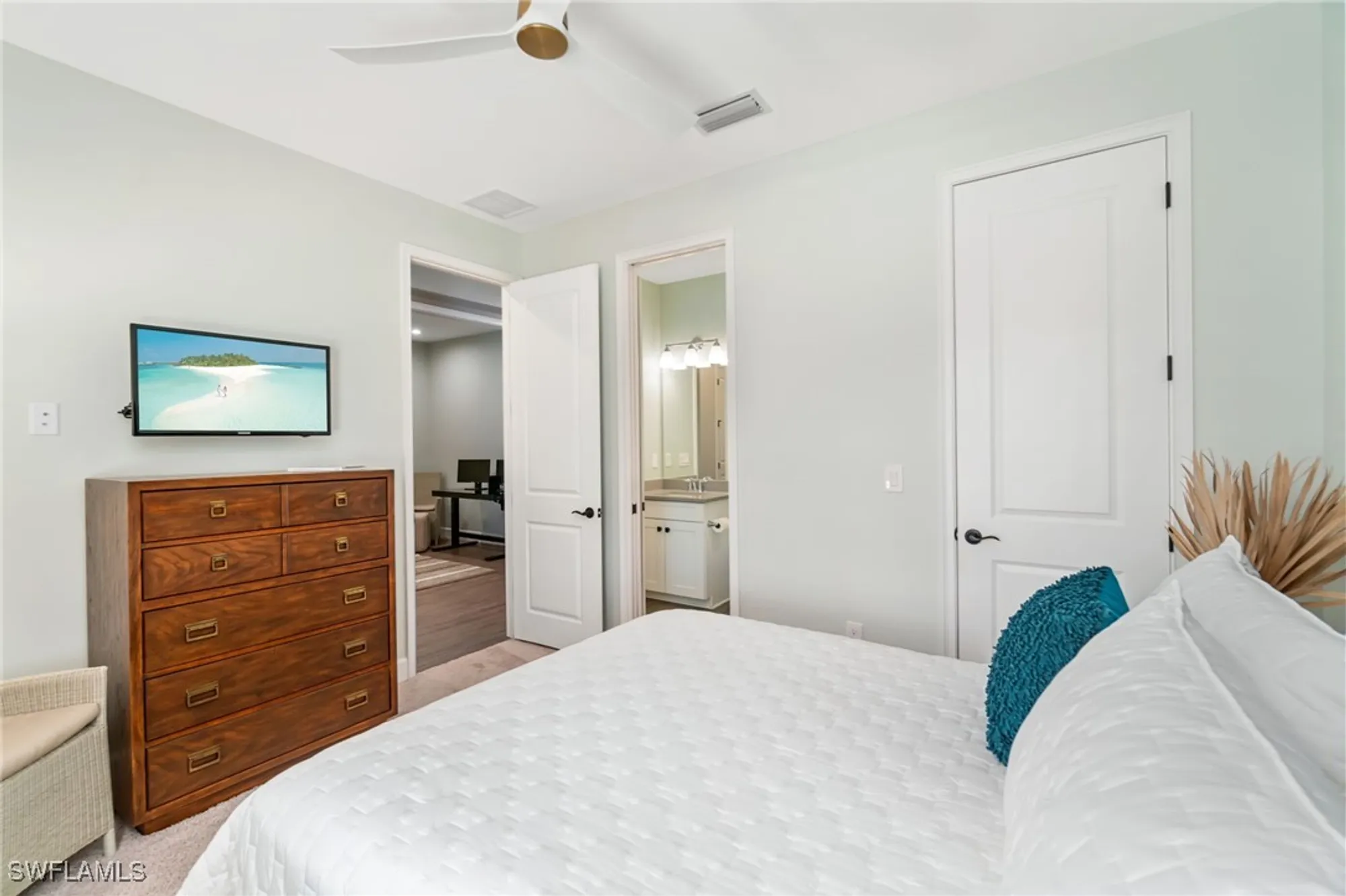 Property Slideshow image 18 of 40 | 8021 calle canovas ct, Naples, FL, 34114