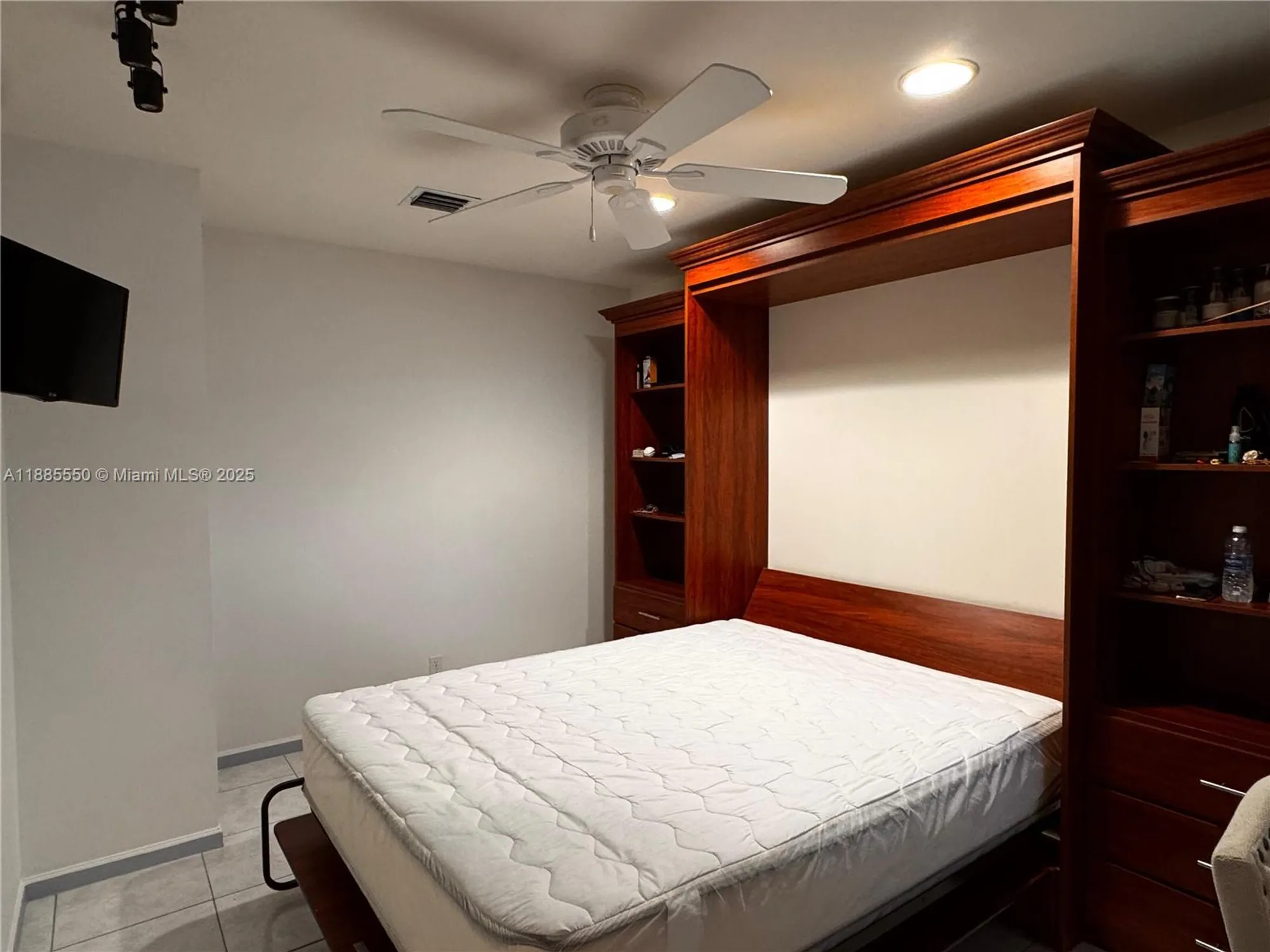 Property Slideshow image 26 of 37 | 7131 whitfield ave, Boynton Beach, FL, 33437