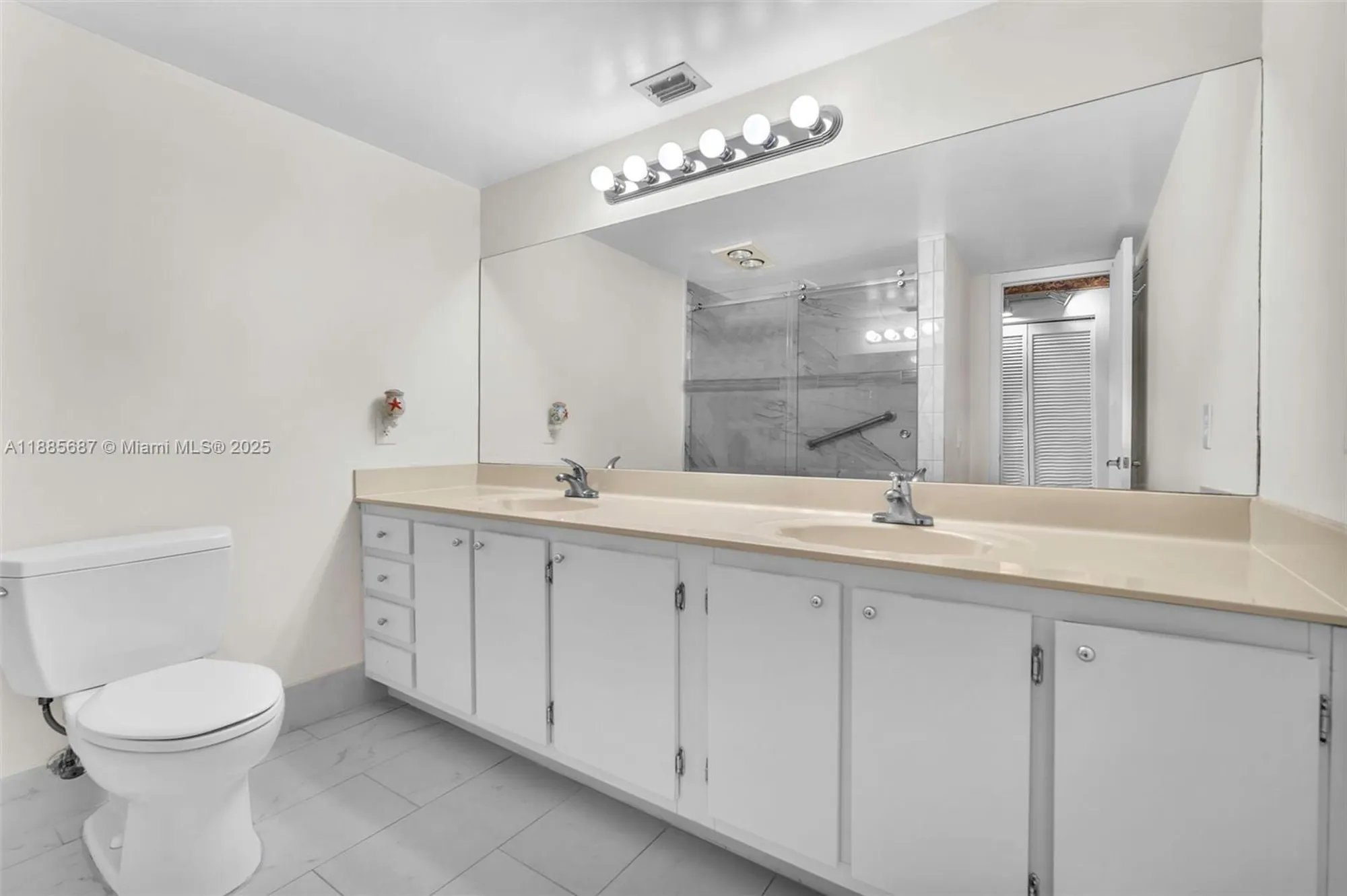 Property Slideshow image 16 of 31 | 150 s hollybrook ter 101, Pembroke Pines, FL, 33025