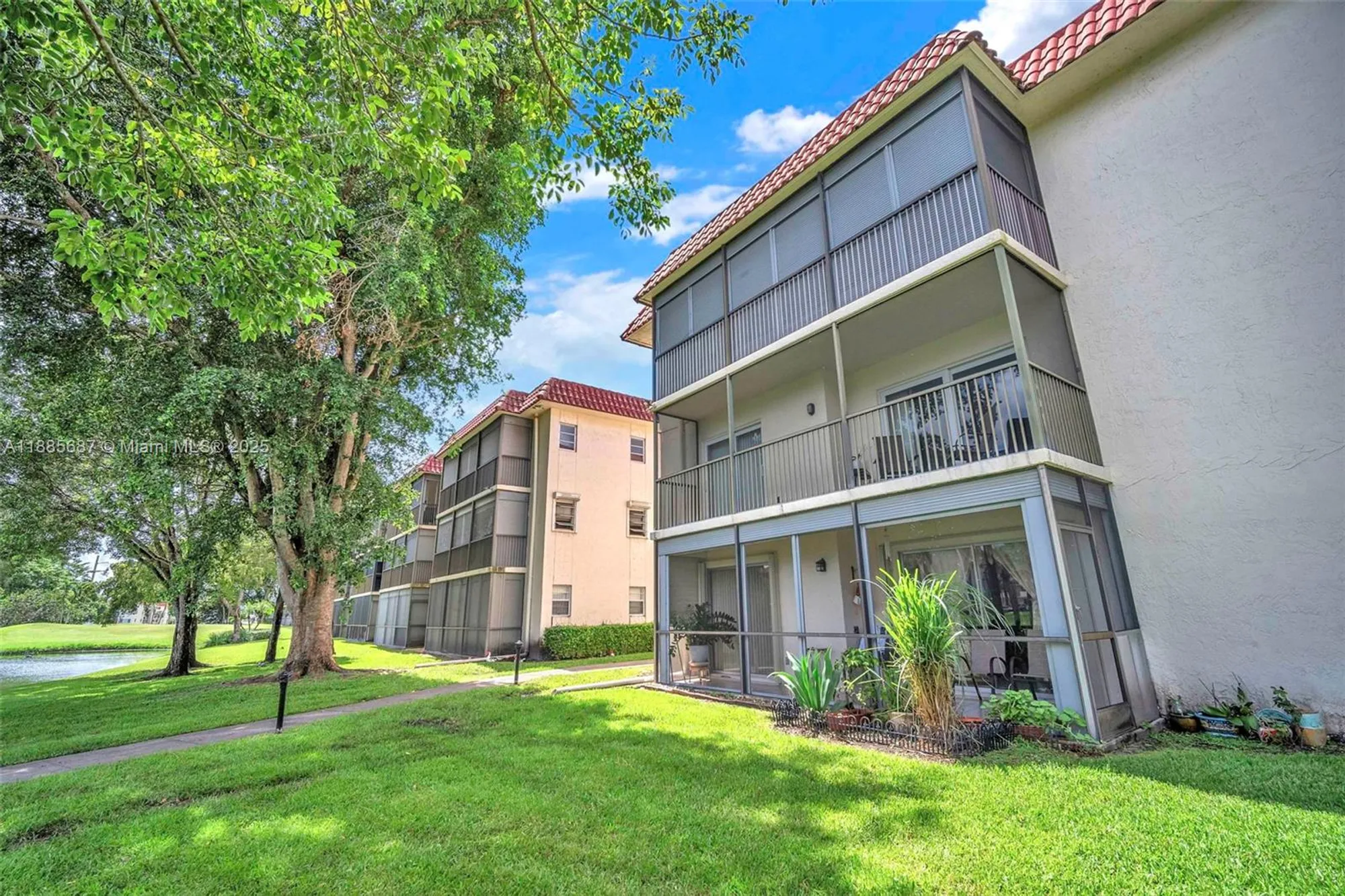 Property Slideshow image 24 of 31 | 150 s hollybrook ter 101, Pembroke Pines, FL, 33025