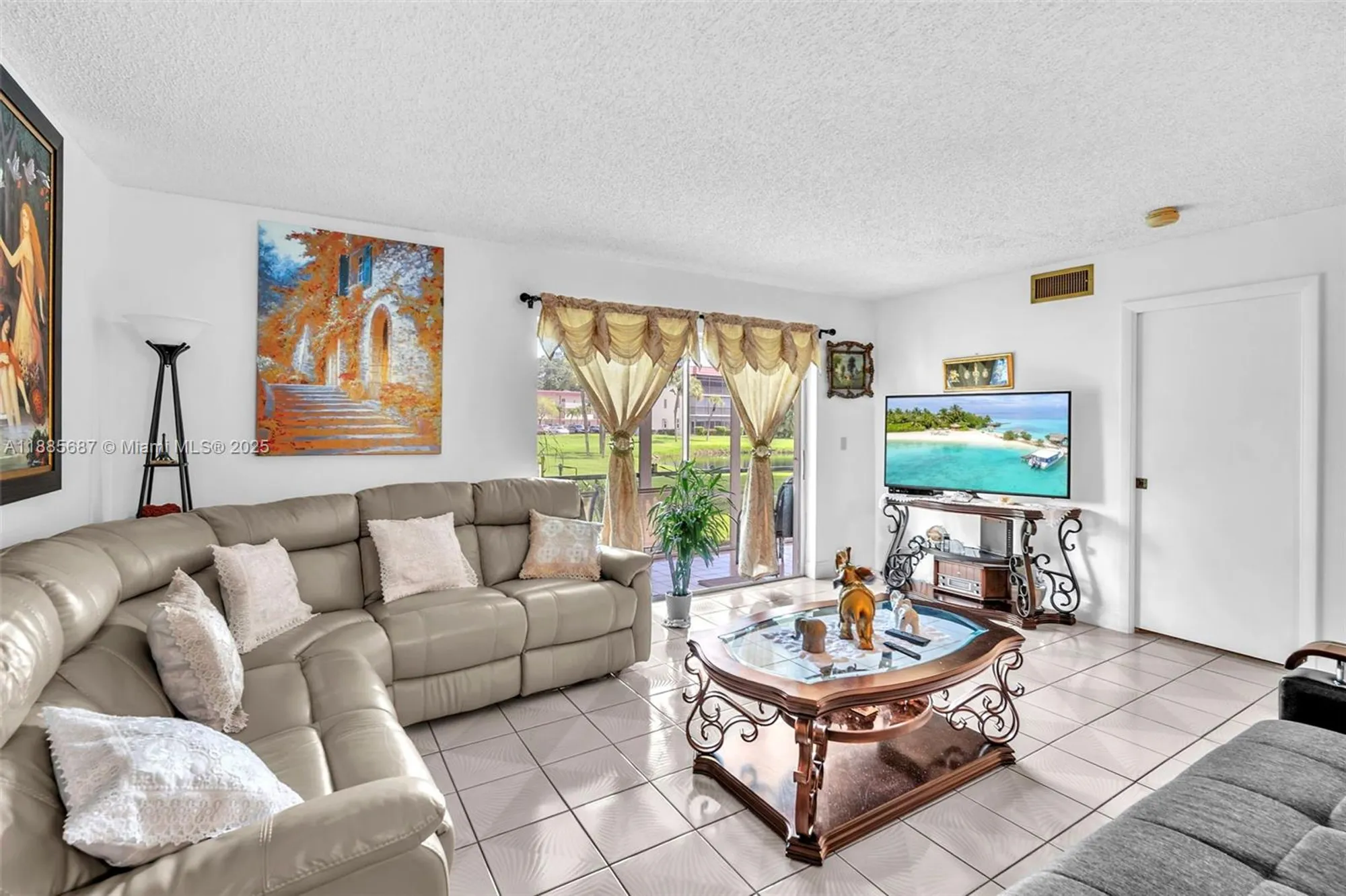 Property Slideshow image 2 of 31 | 150 s hollybrook ter 101, Pembroke Pines, FL, 33025
