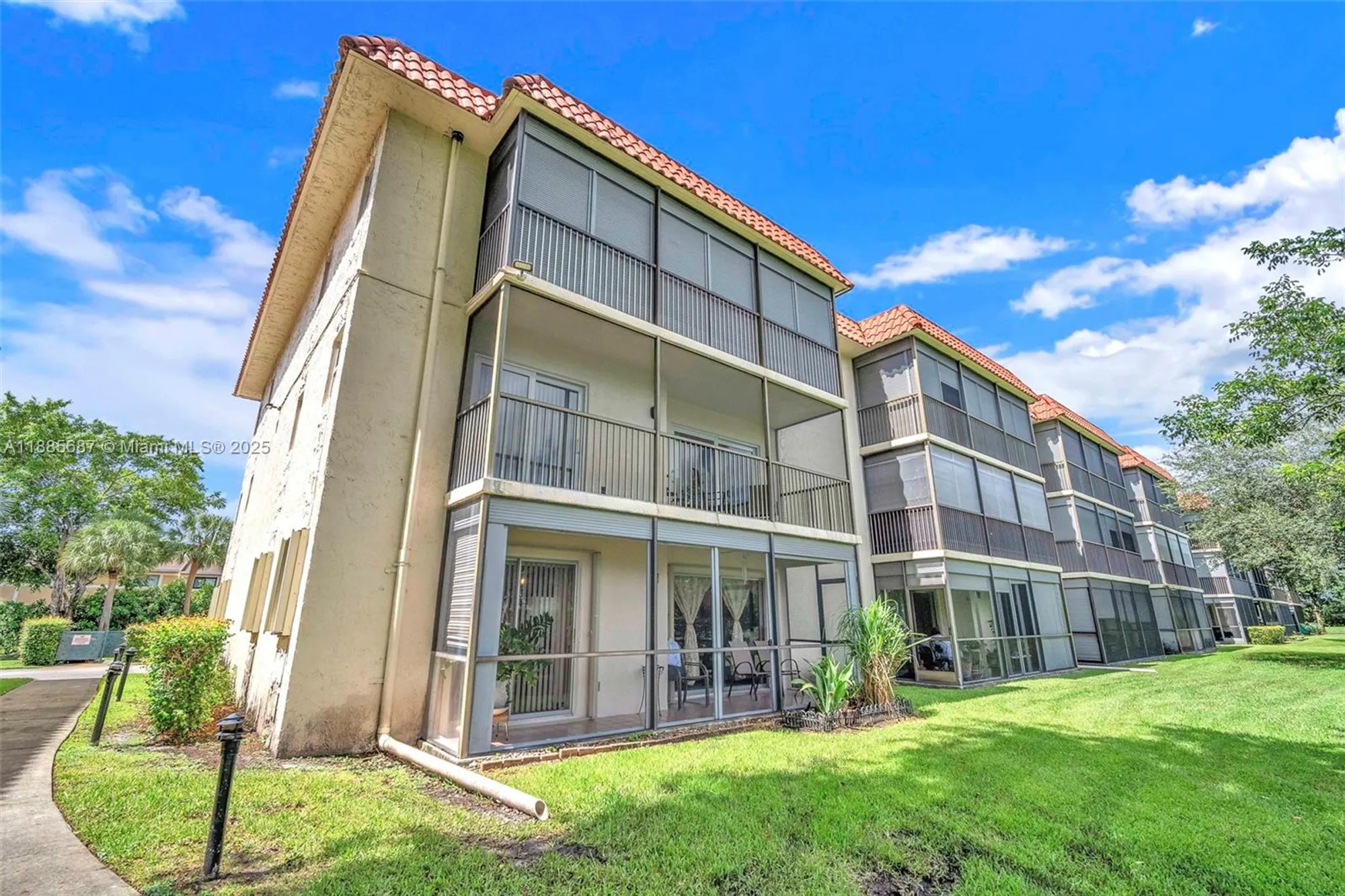 Property Slideshow image 22 of 31 | 150 s hollybrook ter 101, Pembroke Pines, FL, 33025