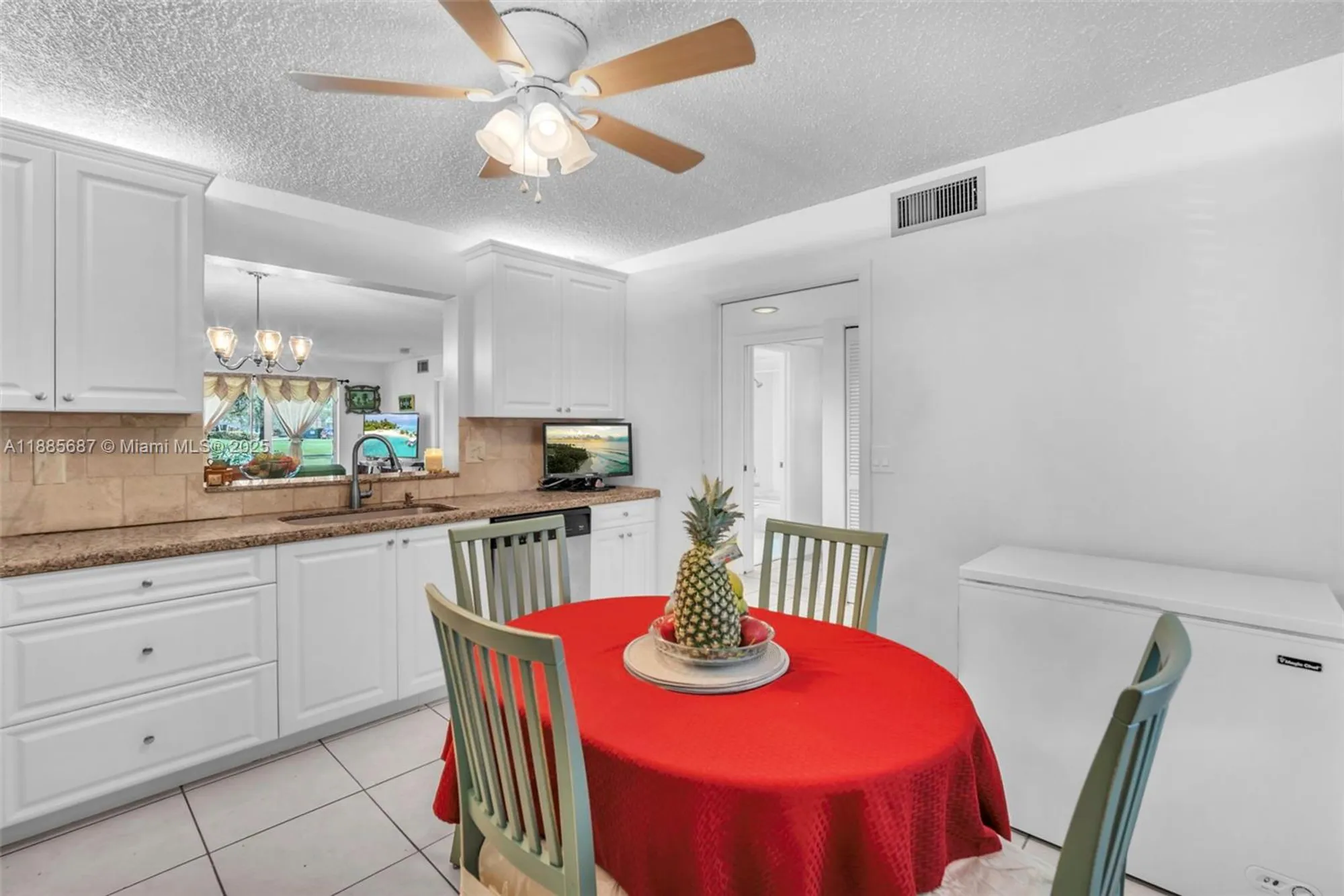 Property Slideshow image 9 of 31 | 150 s hollybrook ter 101, Pembroke Pines, FL, 33025